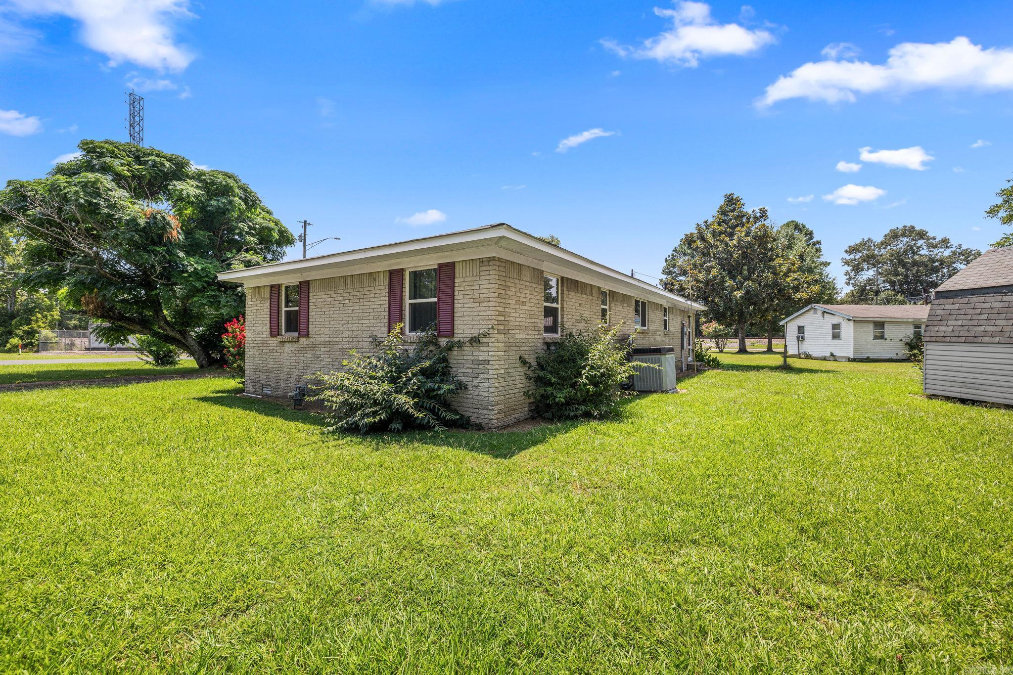 190 Markham Property Photo 28