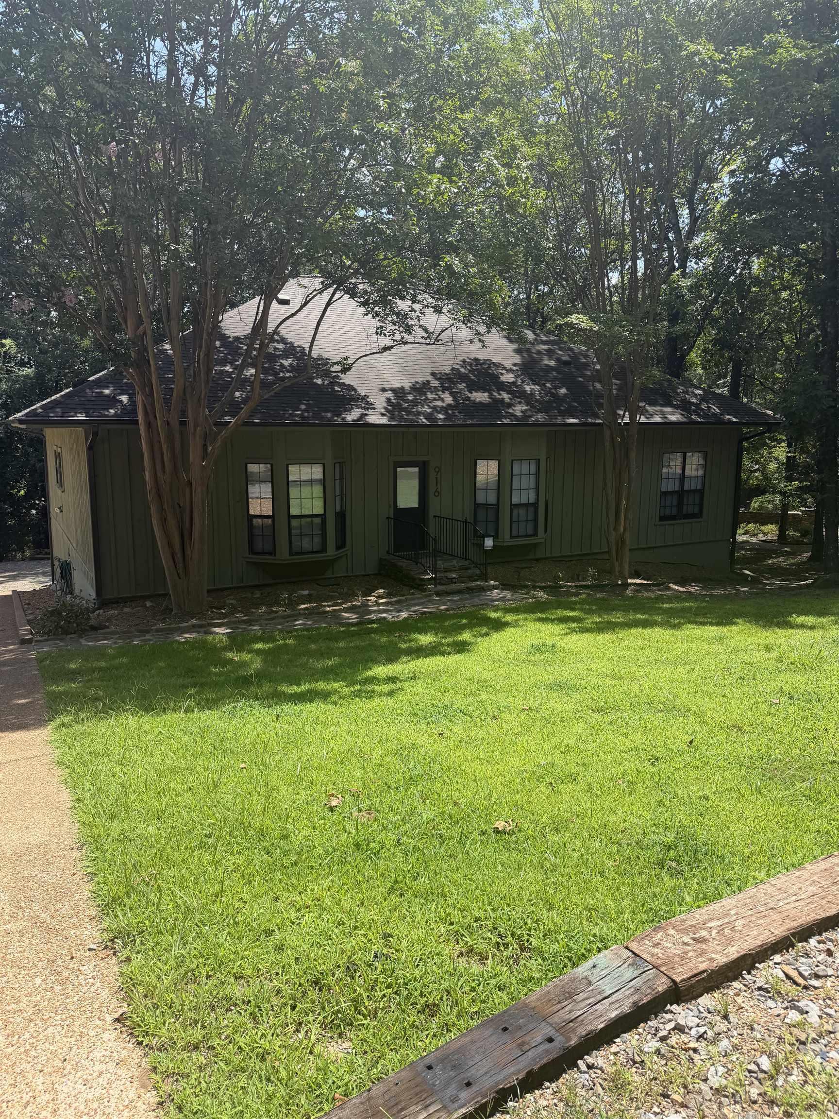 916 Sugar Maple Drive Property Photo 3