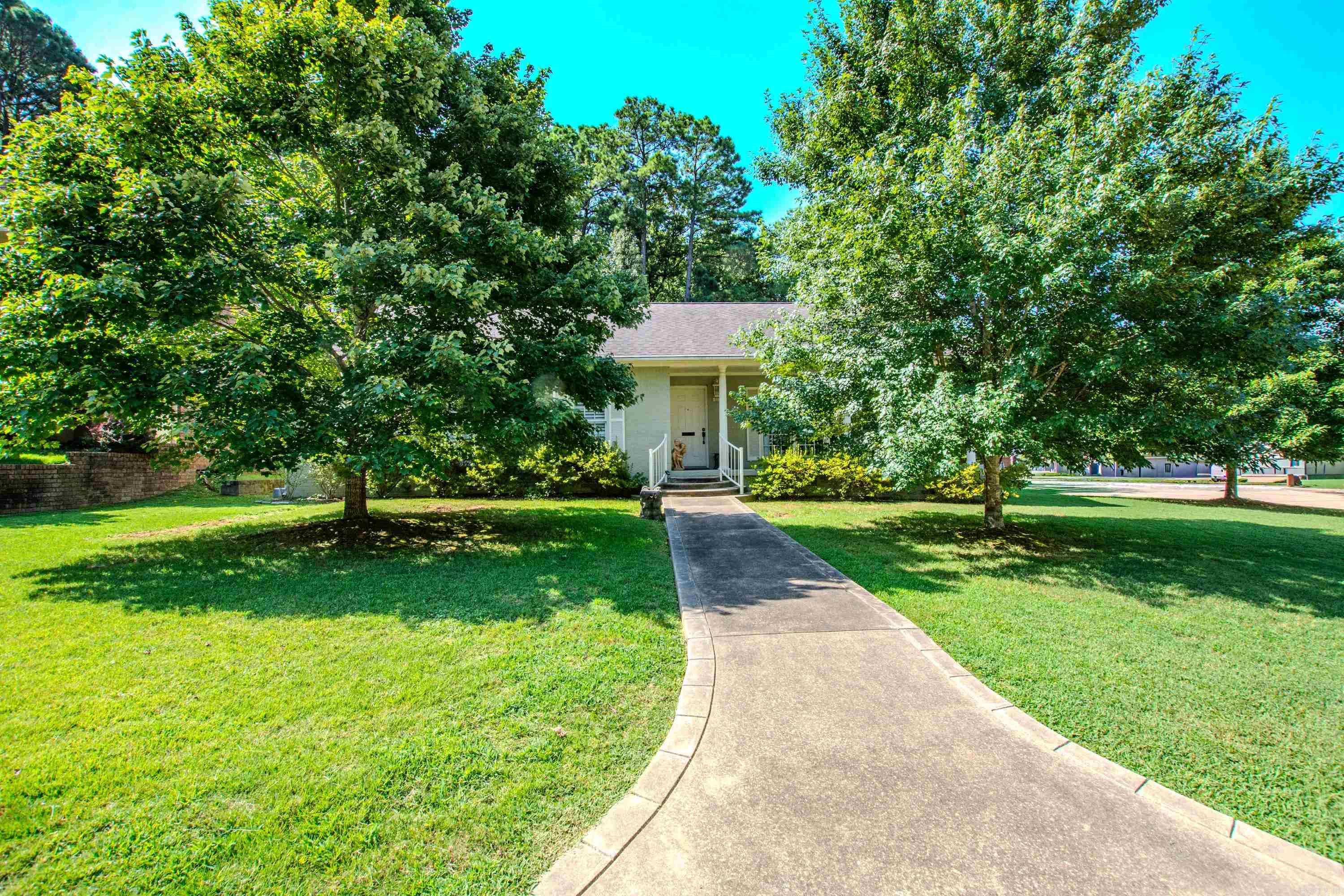 810 Shea Drive Property Photo 1