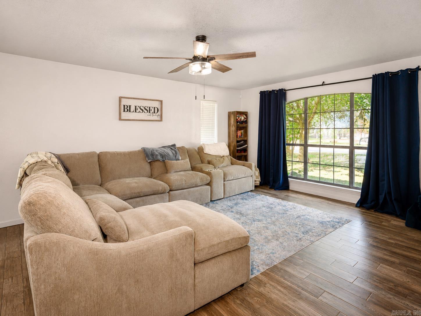 1700 Valley View Dr Property Photo 4