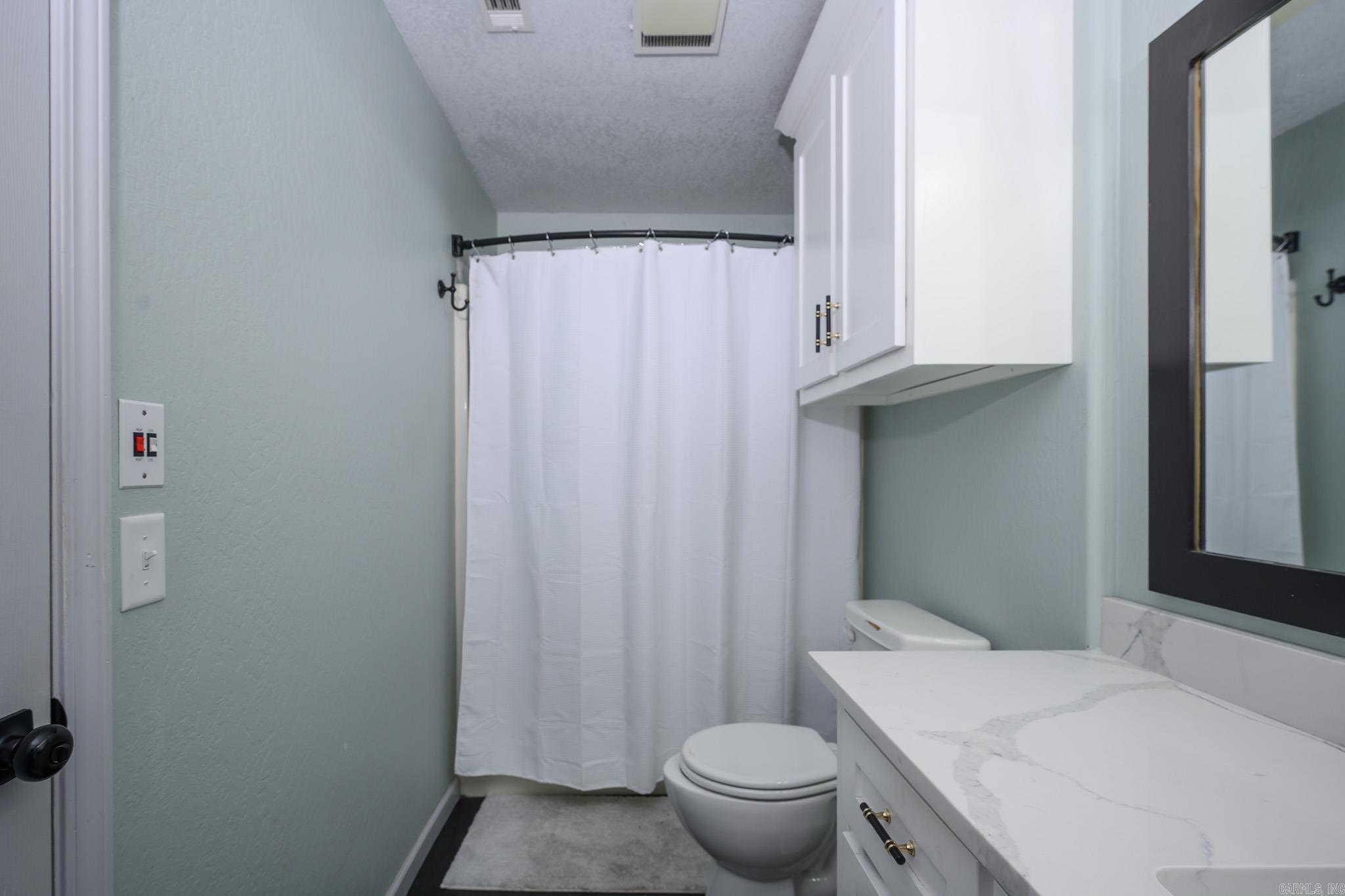 1700 Valley View Dr Property Photo 10