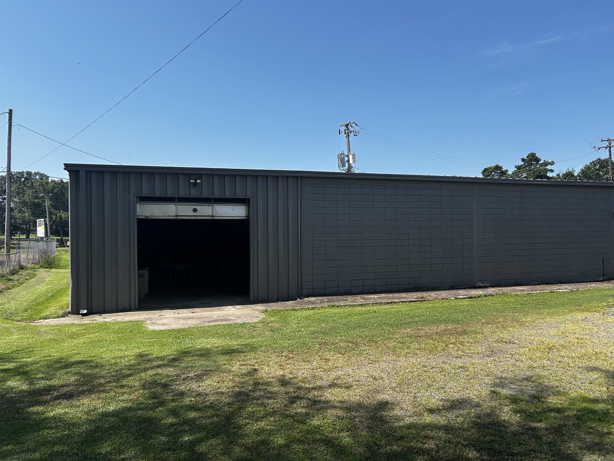 1805 S Highway 161 Property Photo 16