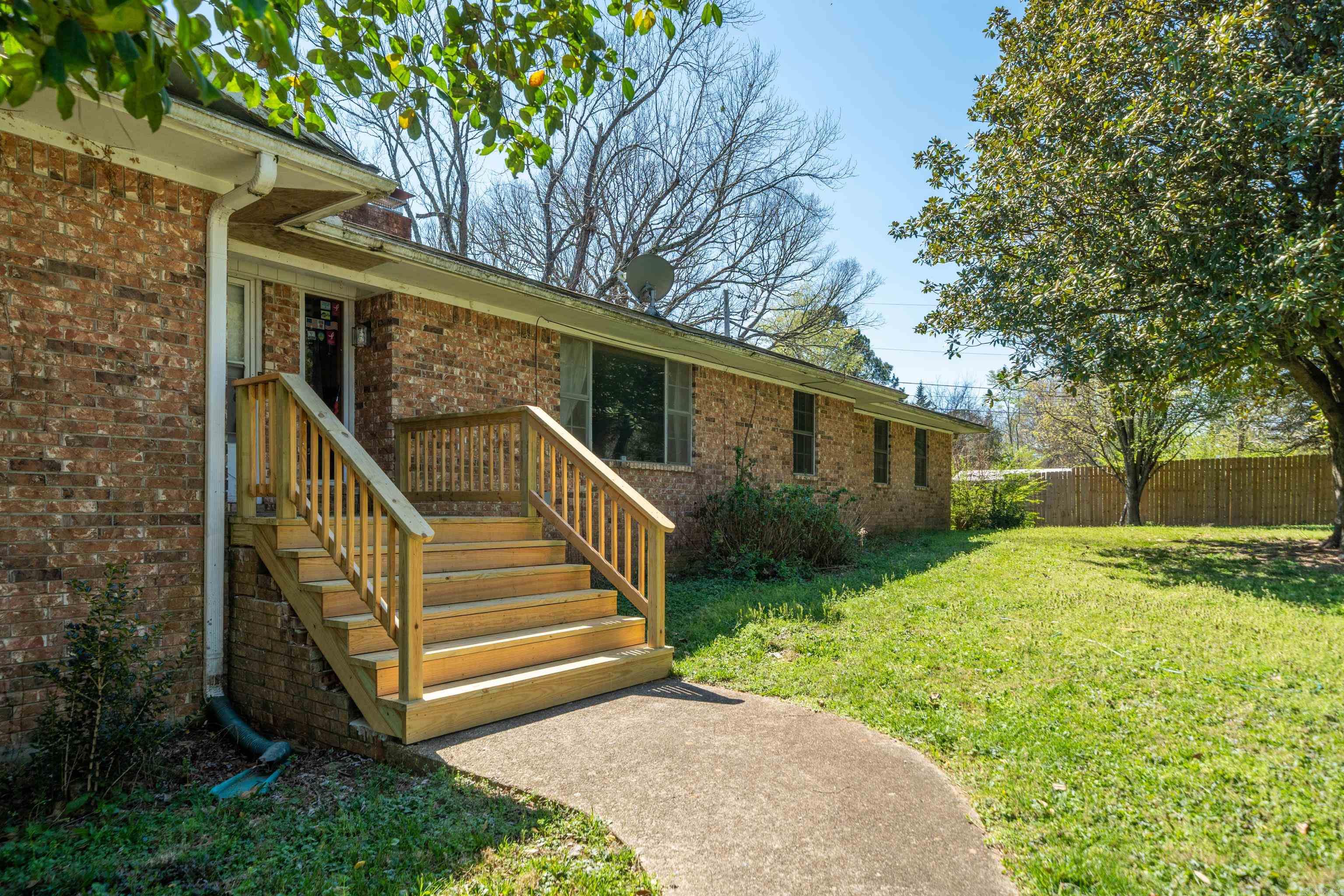 225 Watkins Property Photo 3