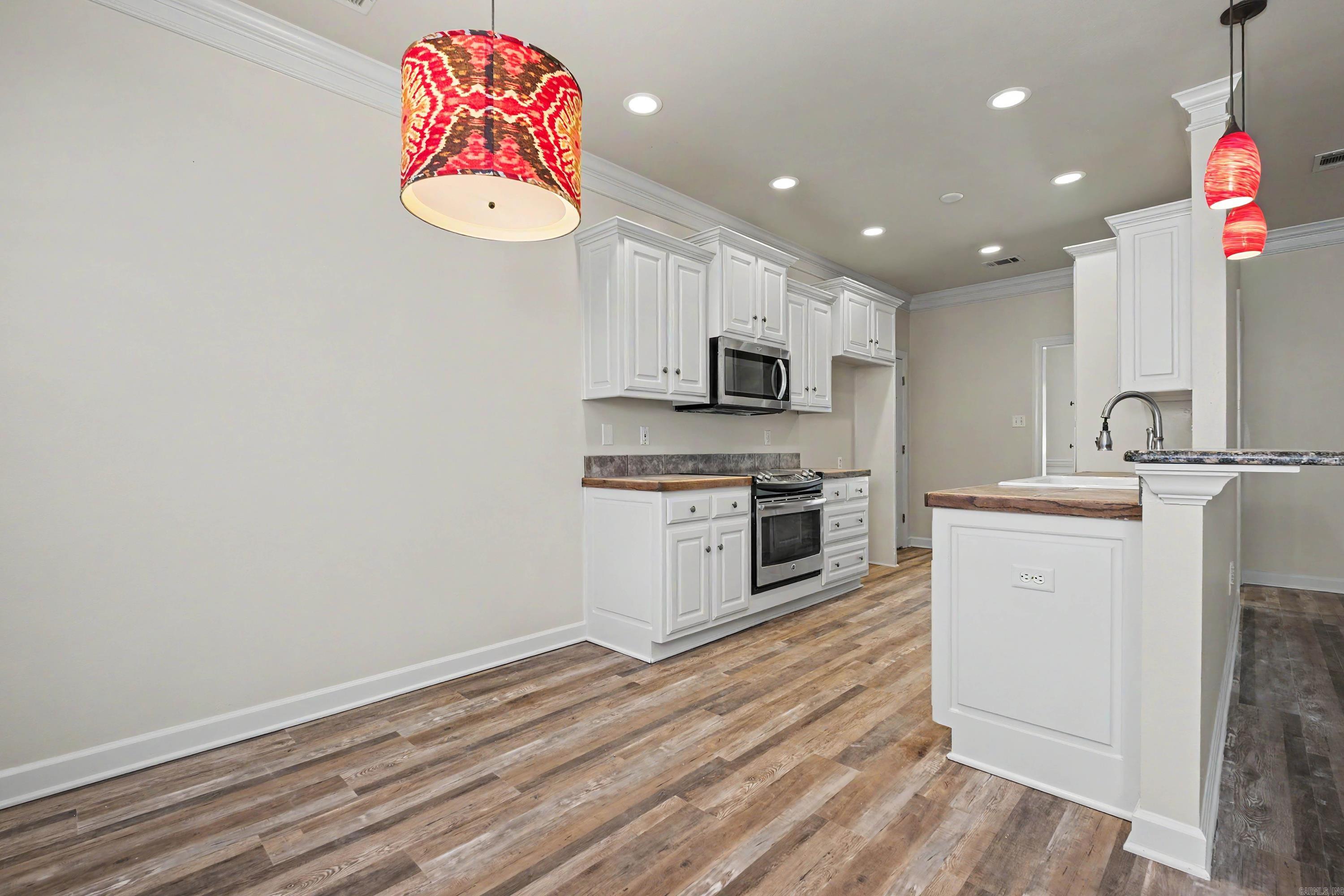 15420 Taylor Loop Property Photo 8