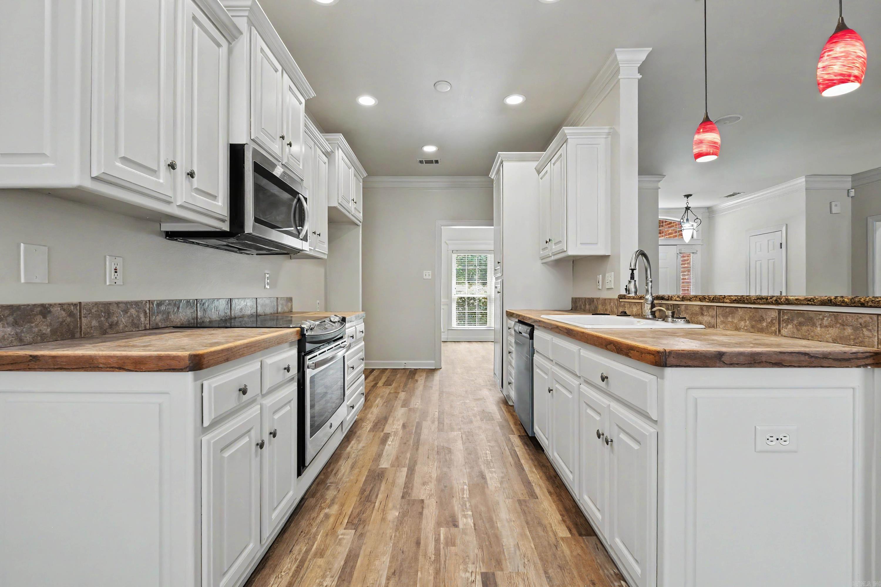 15420 Taylor Loop Property Photo 10