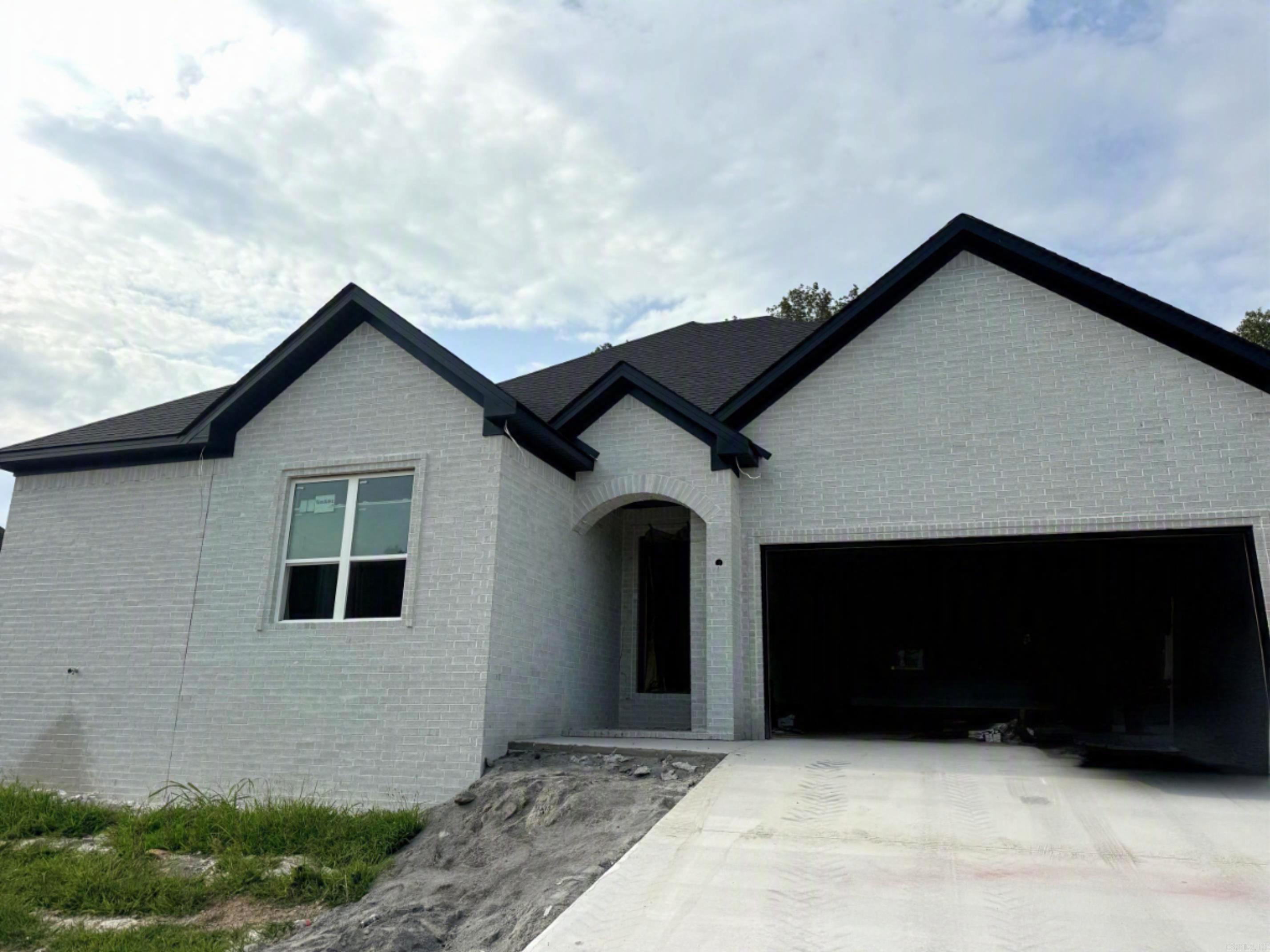 105 Michael Drive Property Photo 3