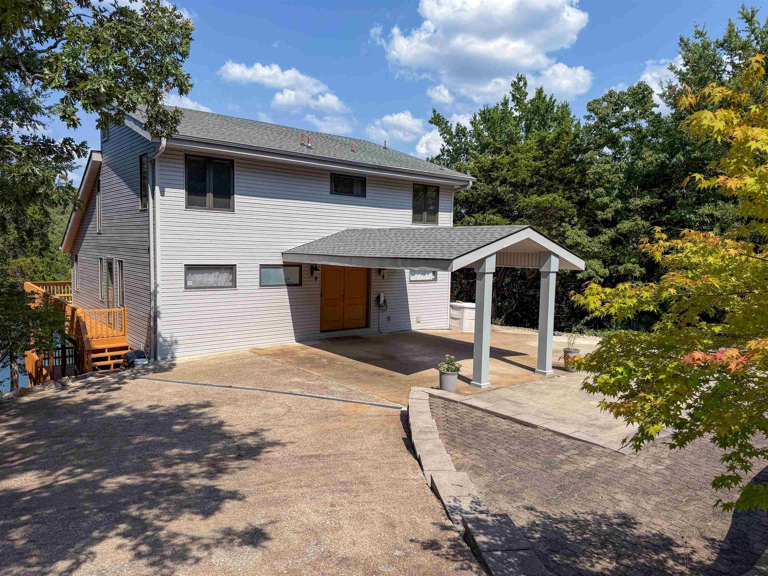 74 Isleta Drive Property Photo 1
