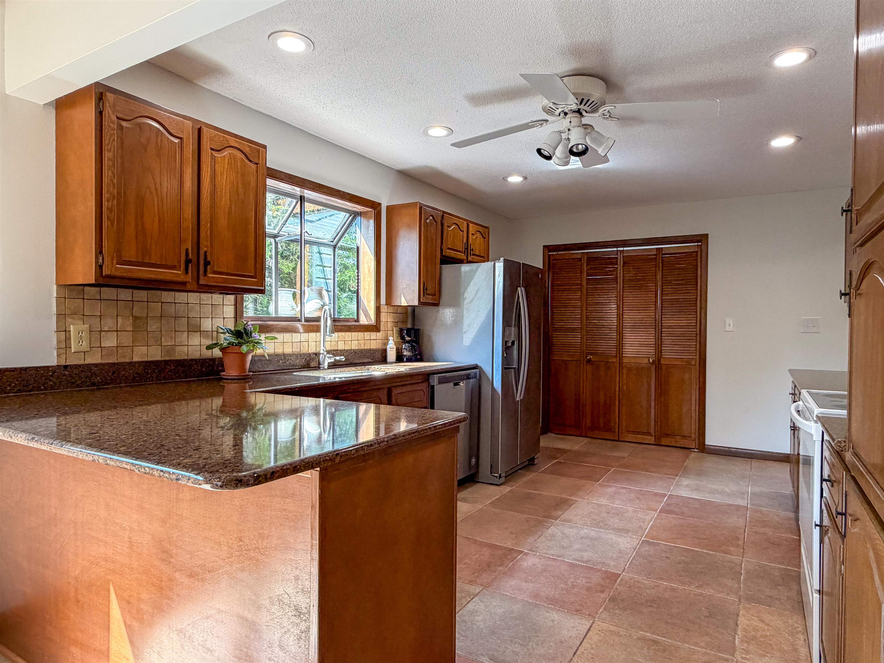 74 Isleta Drive Property Photo 10