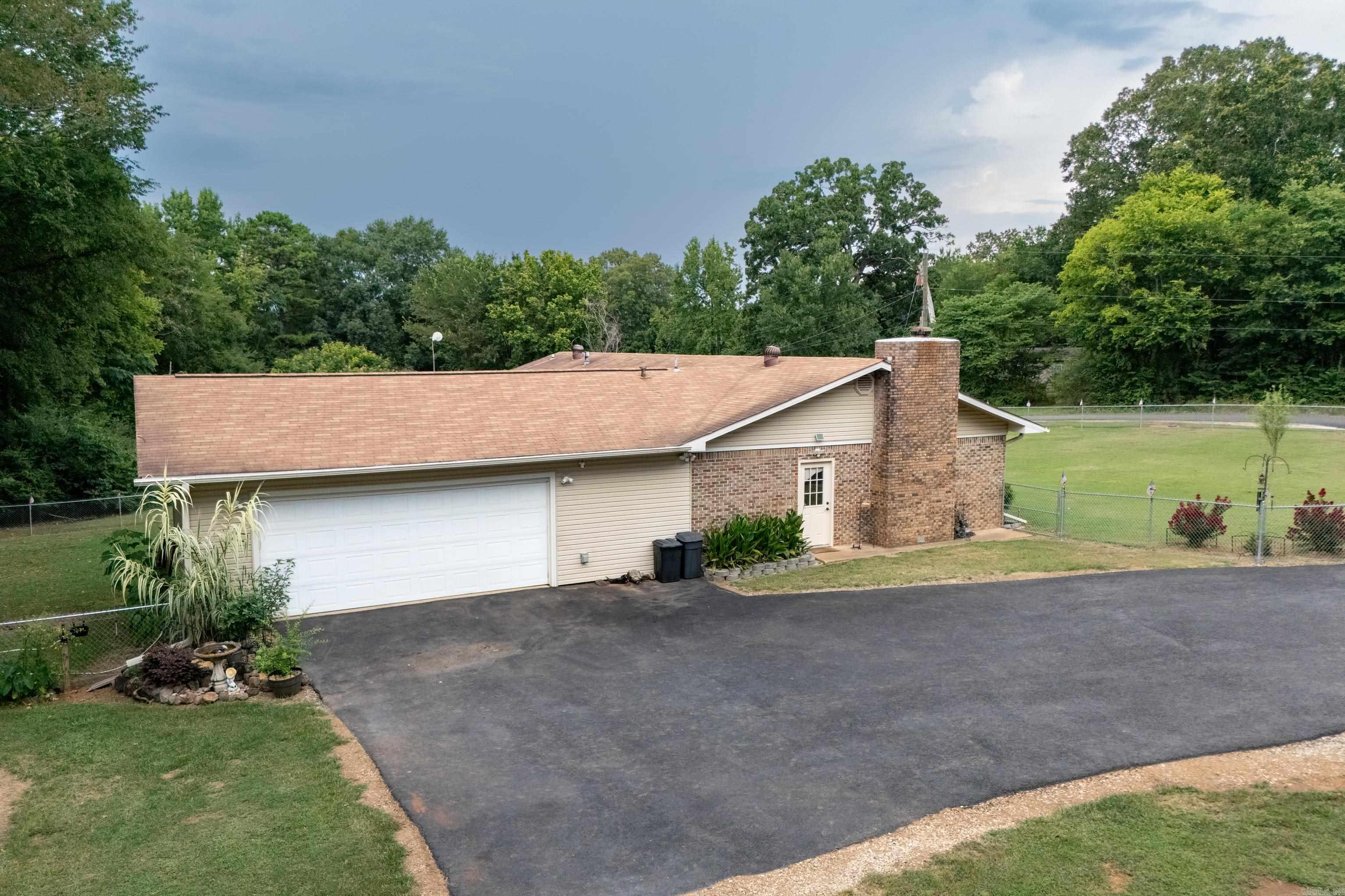621 Arrowhead Road Property Photo 2