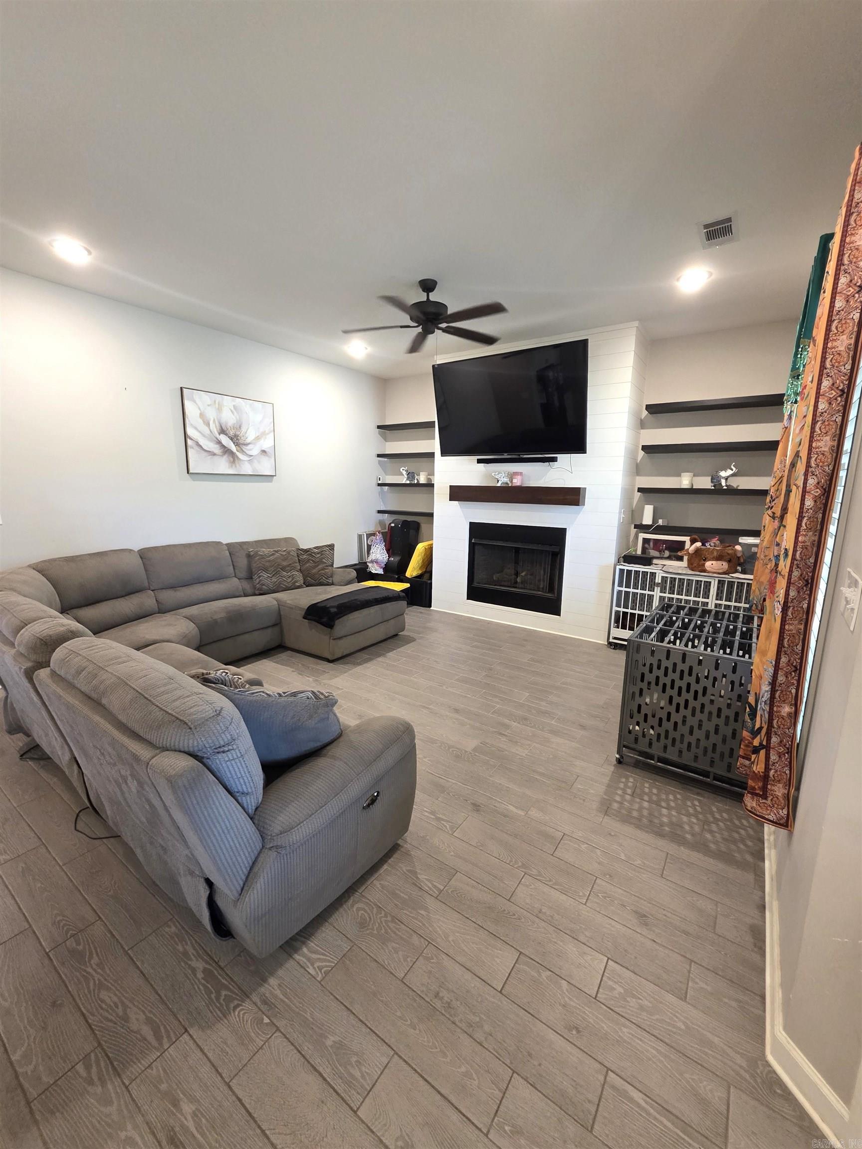 2809 Whisker Way Property Photo 14