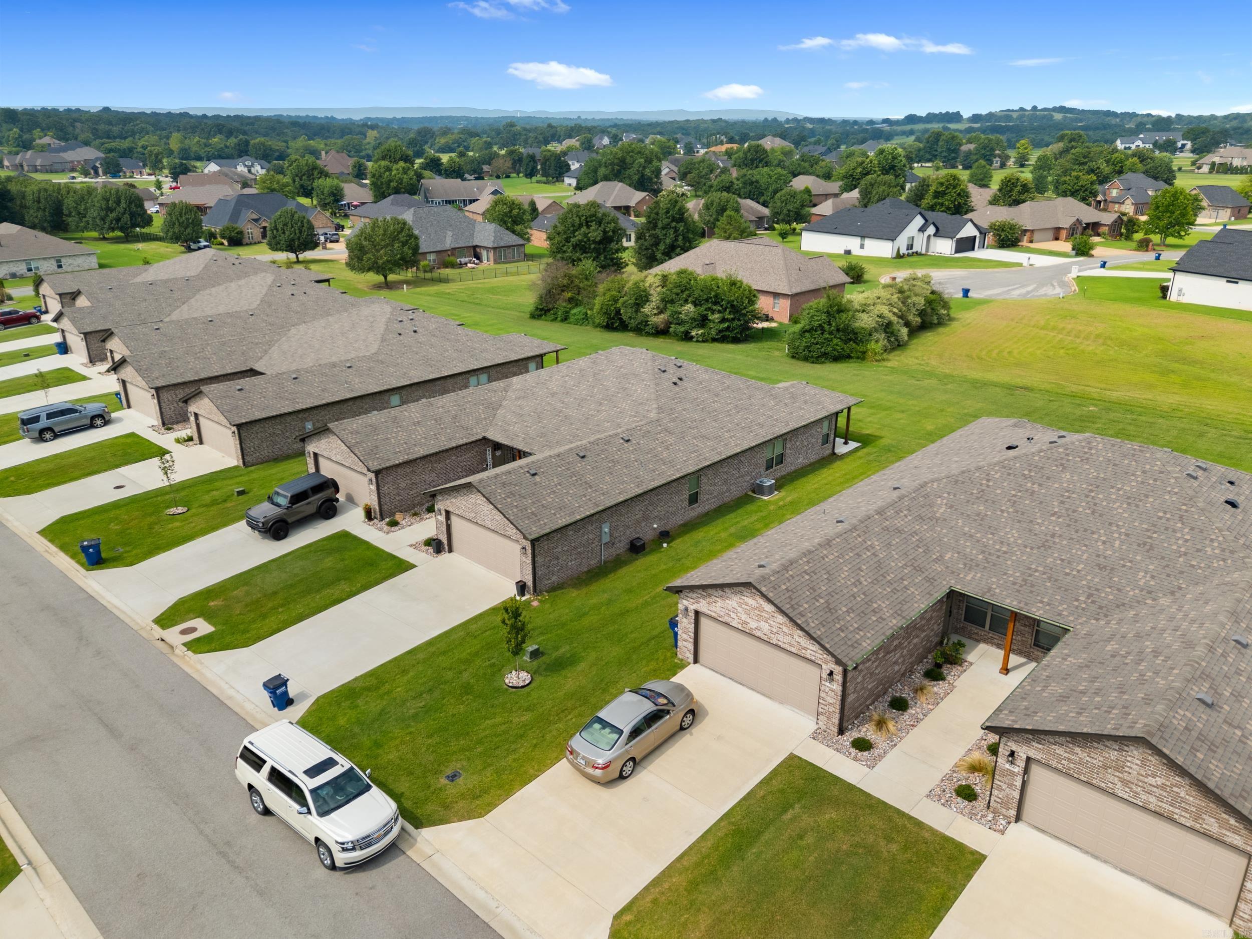 348 Turnberry Court Property Photo 25