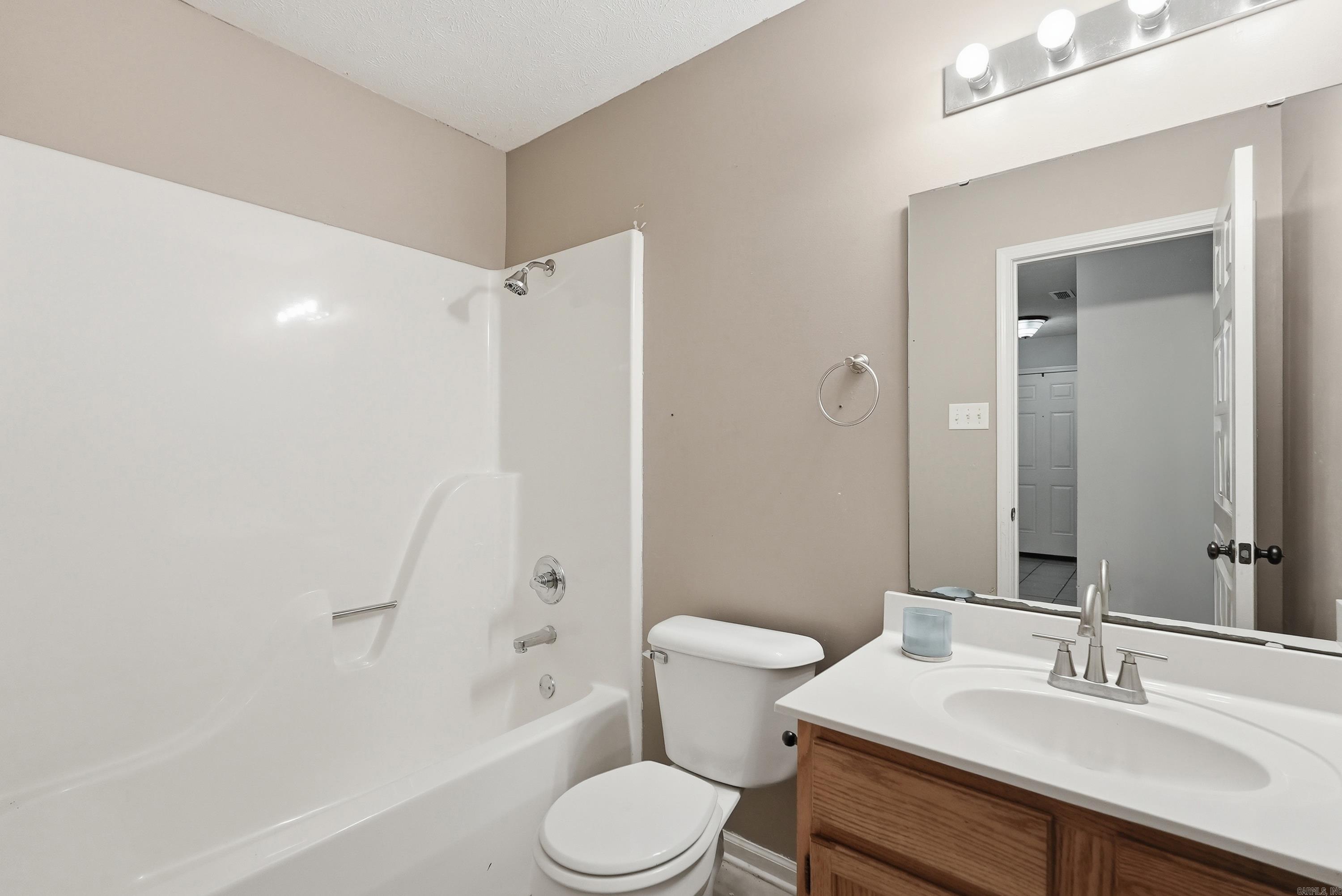 4510 Thompson Property Photo 8