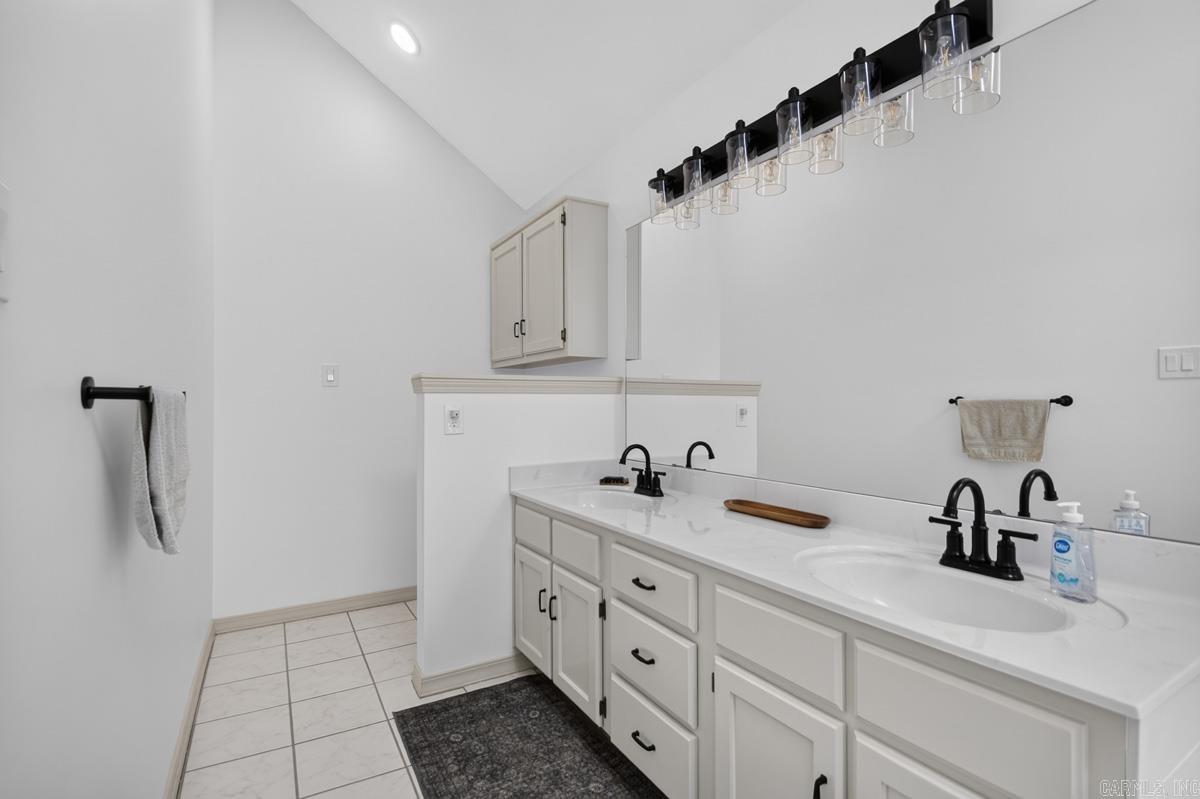 1404 Faircove Loop Property Photo 24