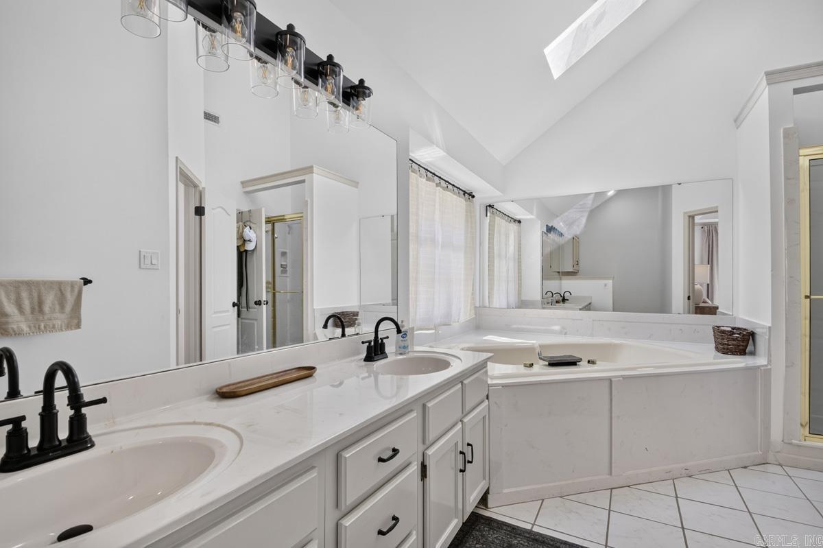 1404 Faircove Loop Property Photo 25