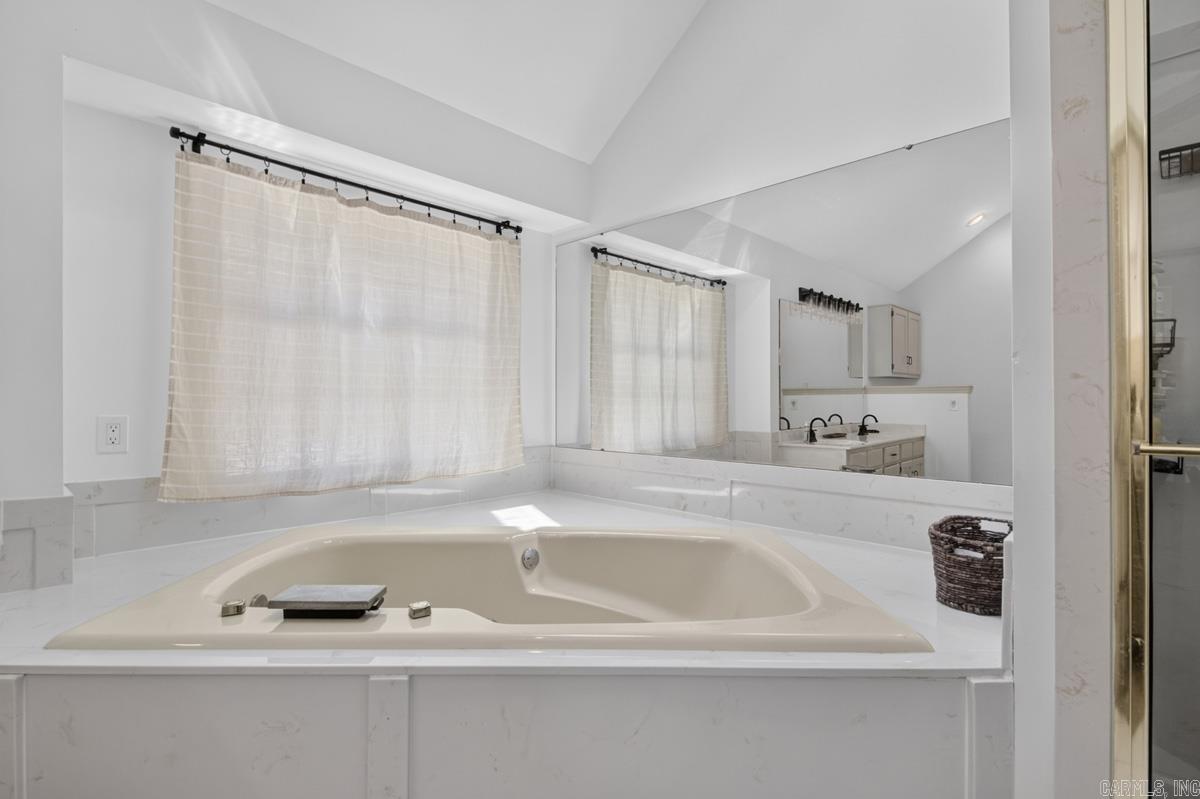 1404 Faircove Loop Property Photo 26
