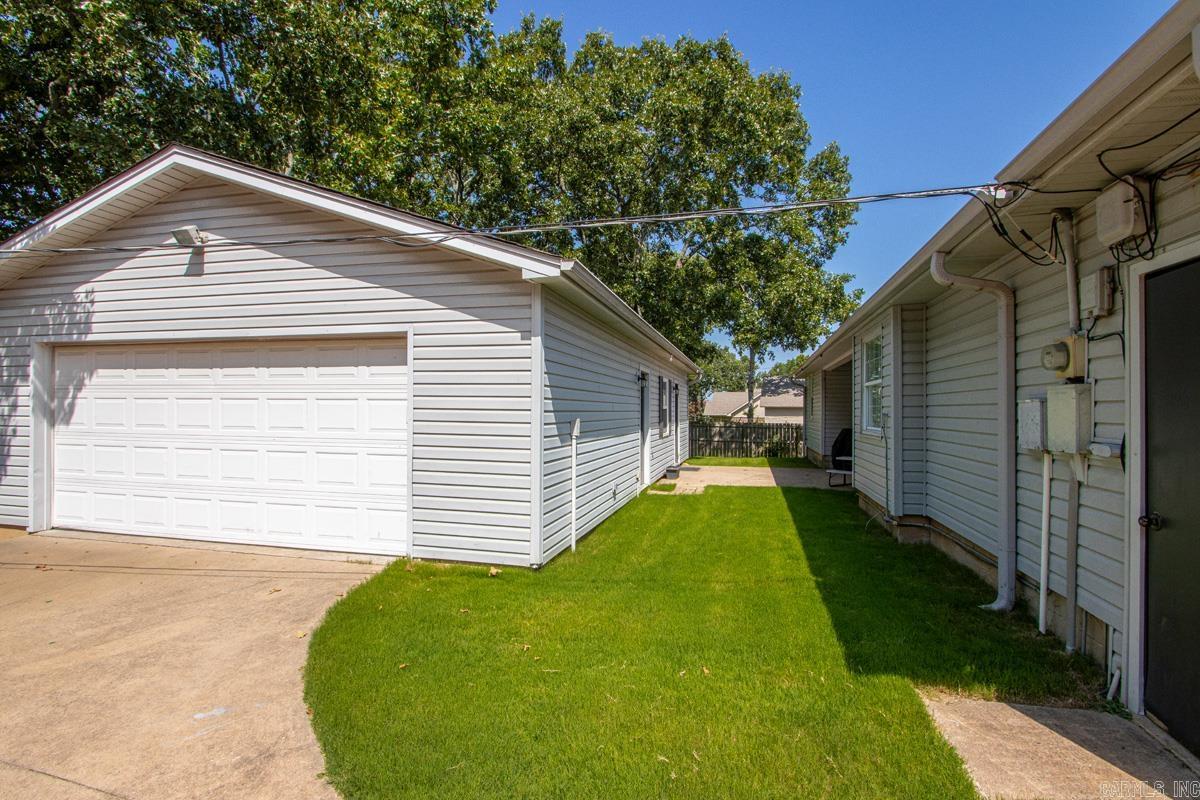 1404 Faircove Loop Property Photo 32