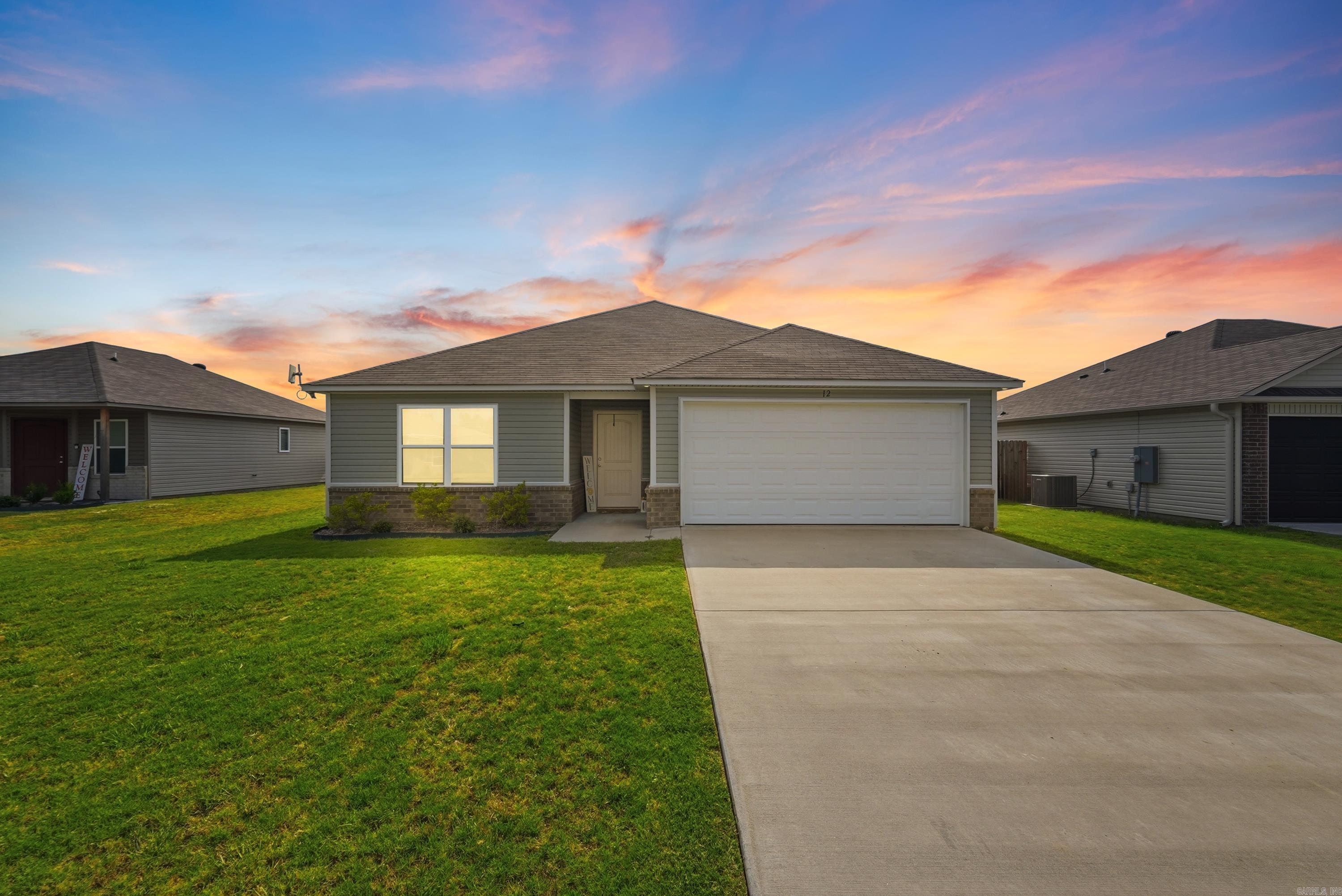 12 Farmhouse Circle Property Photo 1