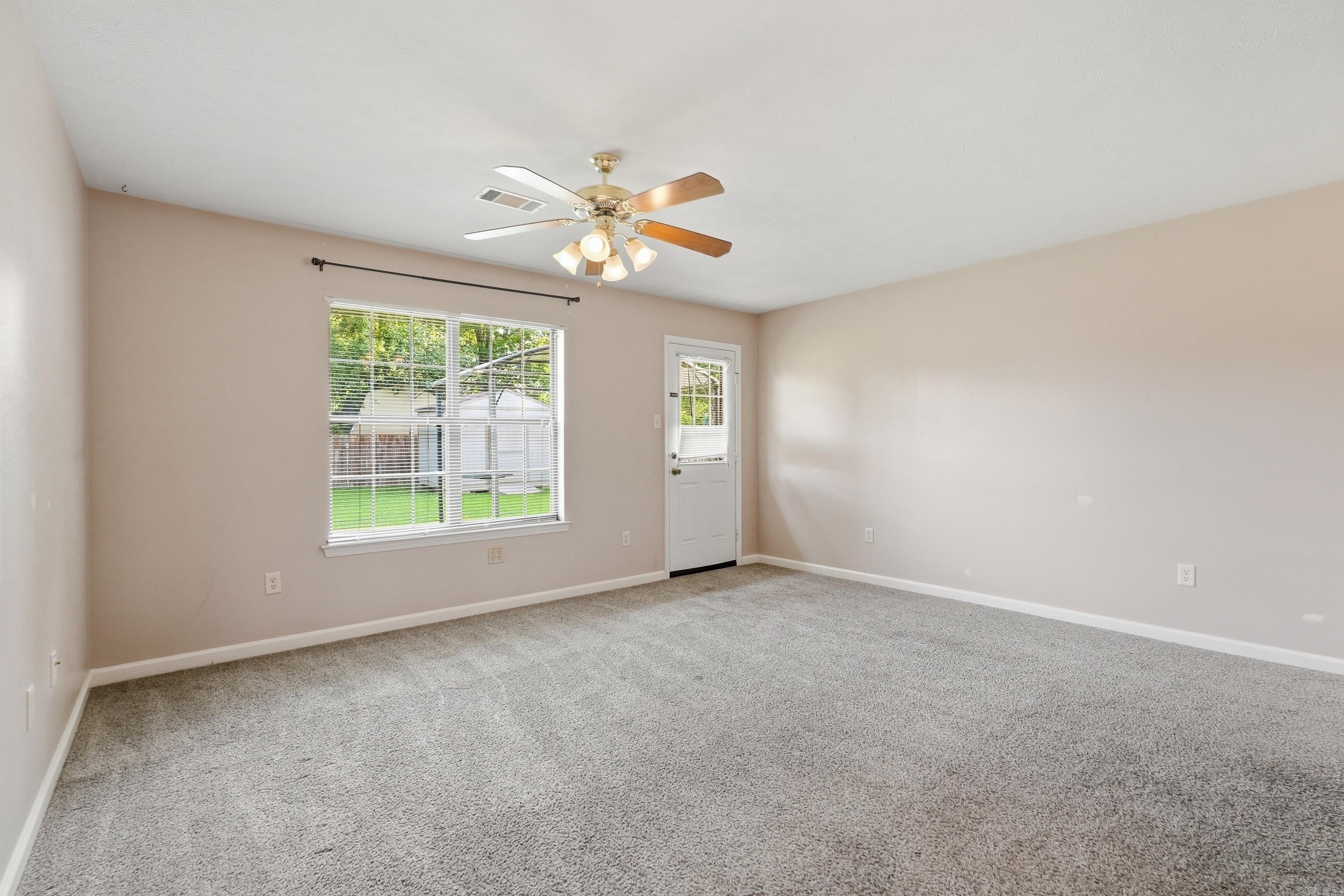4520 Thompson Property Photo 6