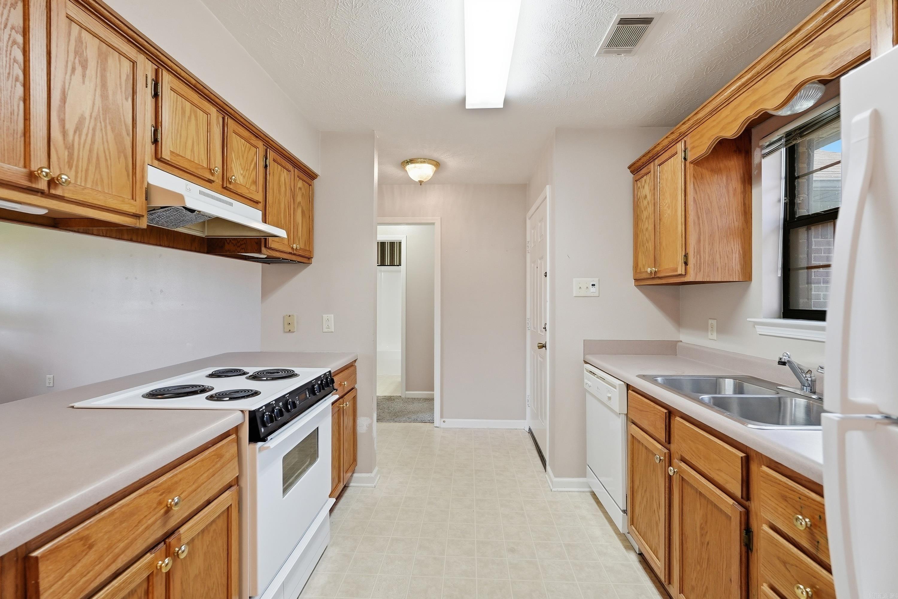 4520 Thompson Property Photo 8