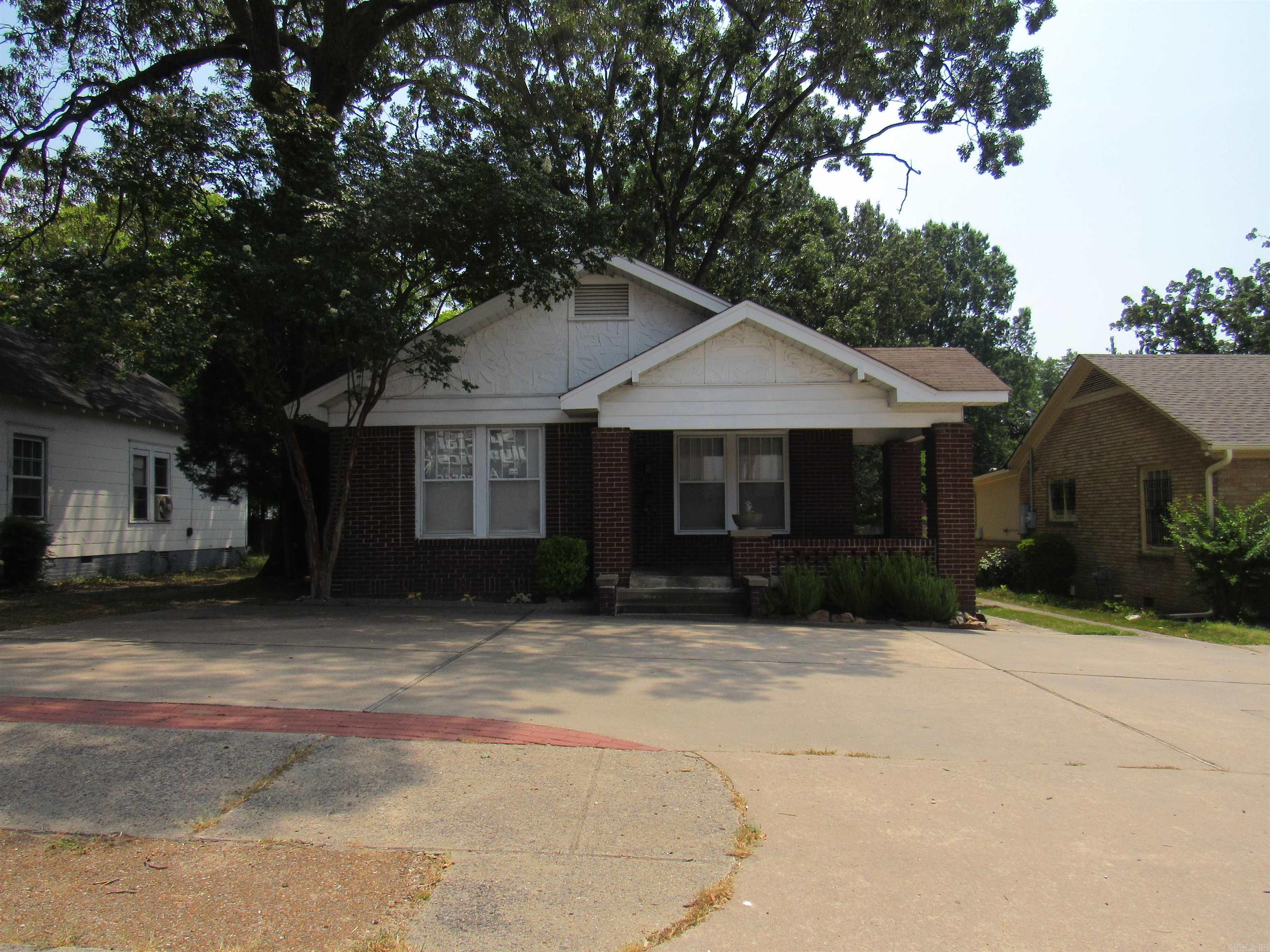 2116 Main St Property Photo 1