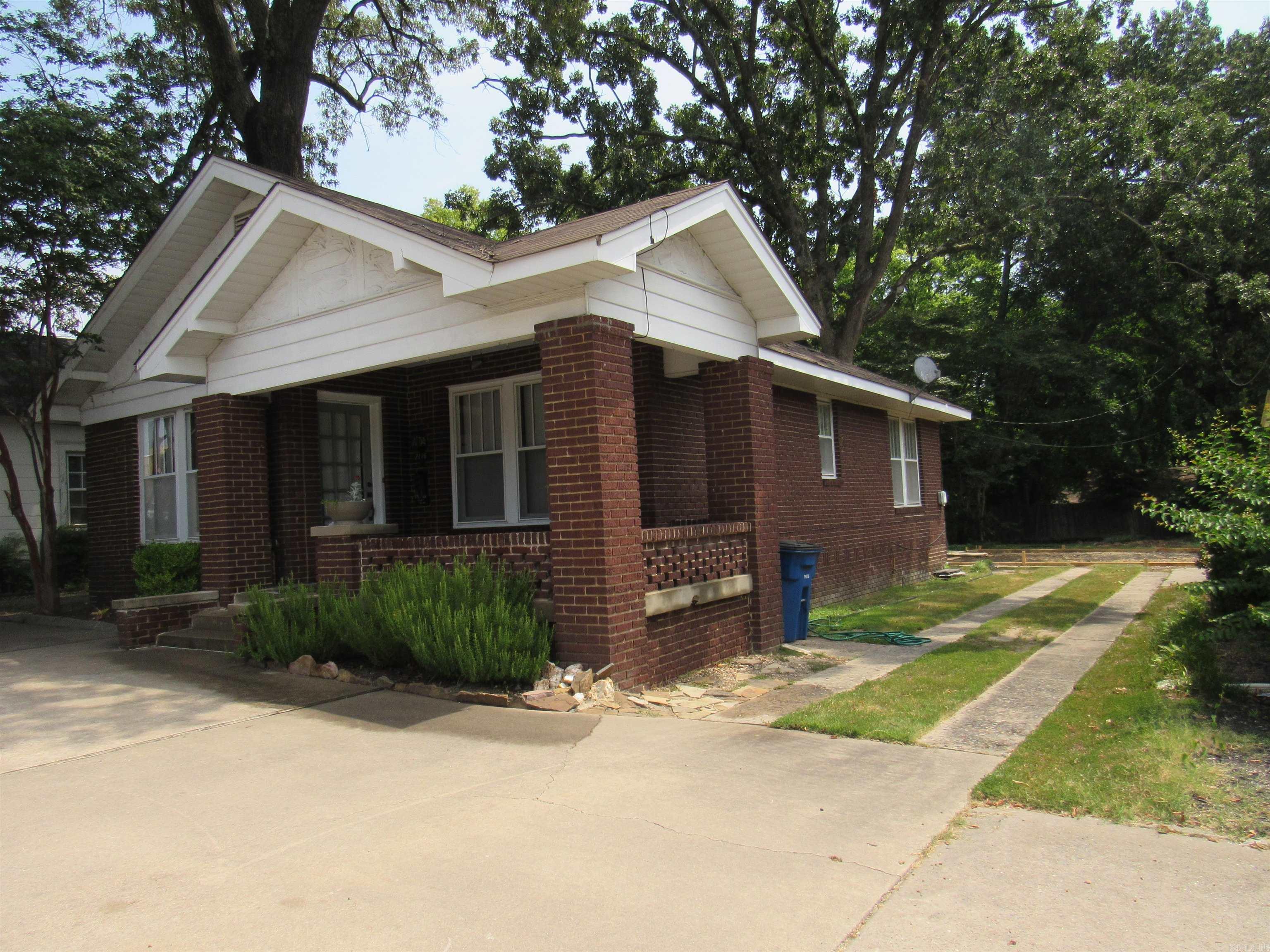 2116 Main St Property Photo 2