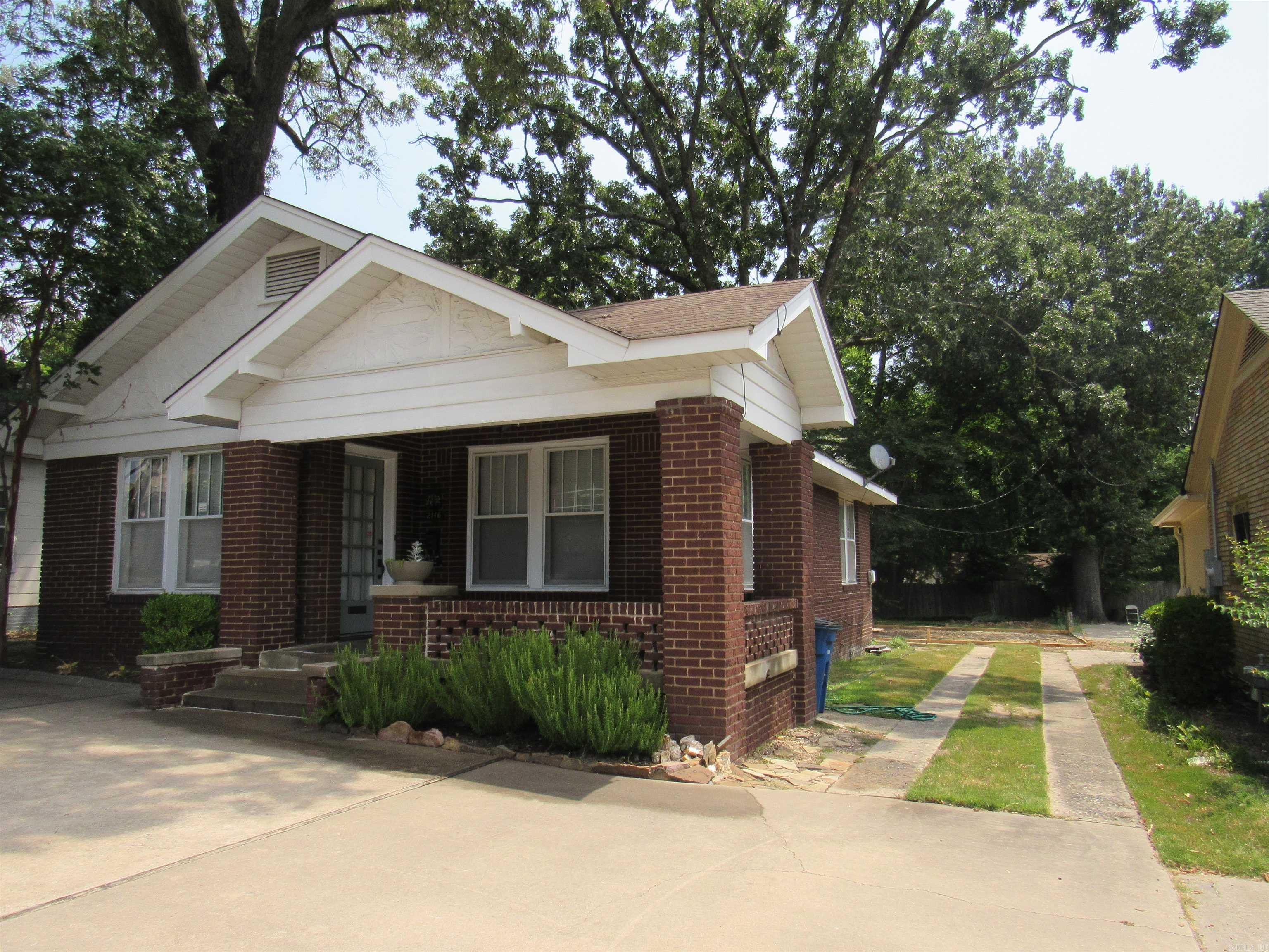 2116 Main St Property Photo 3