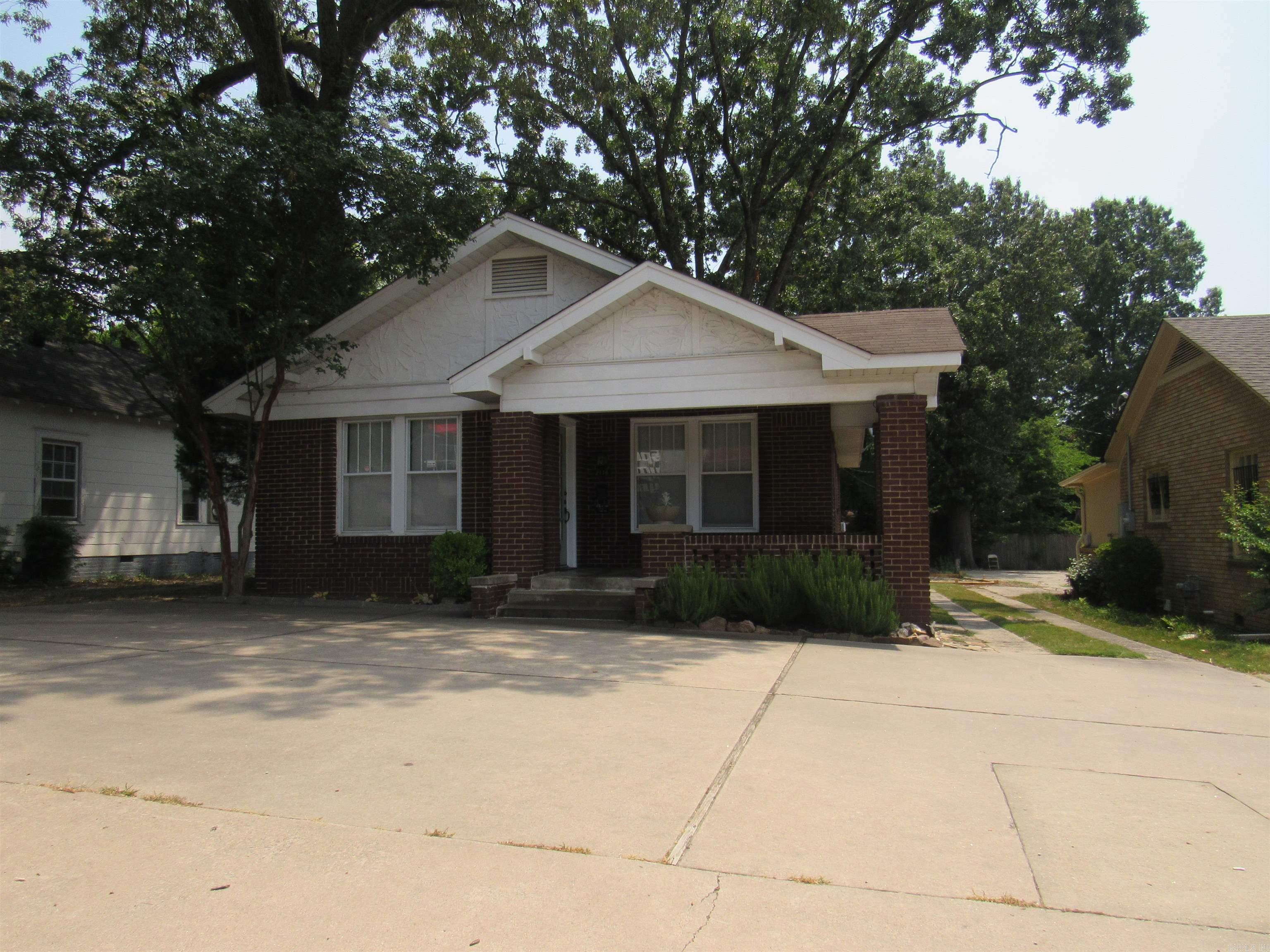 2116 Main St Property Photo 4