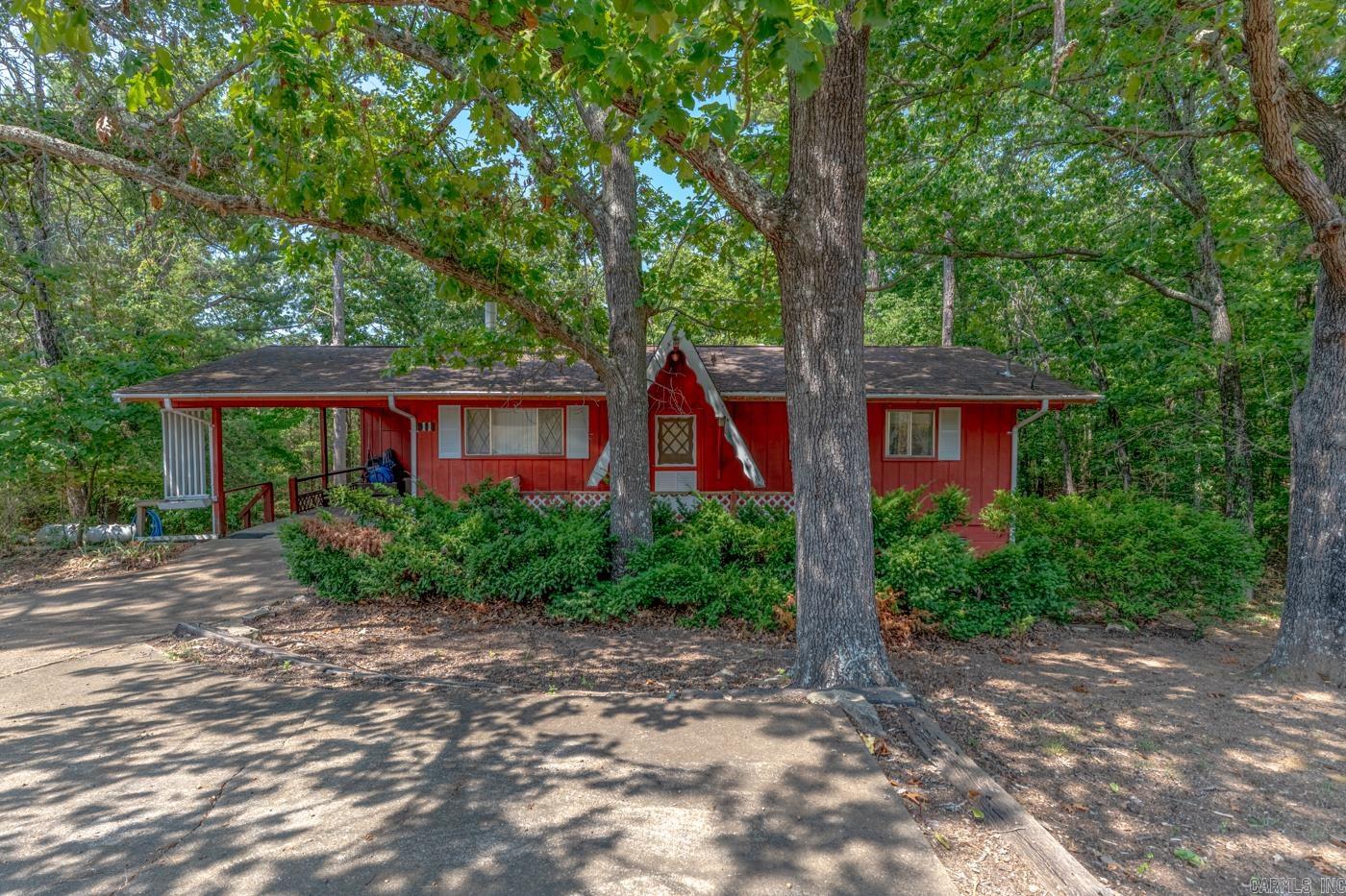 11 Iroquois Drive Property Photo 1