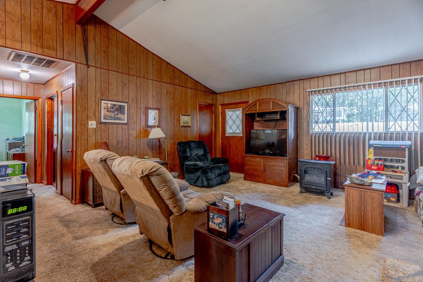 11 Iroquois Drive Property Photo 8