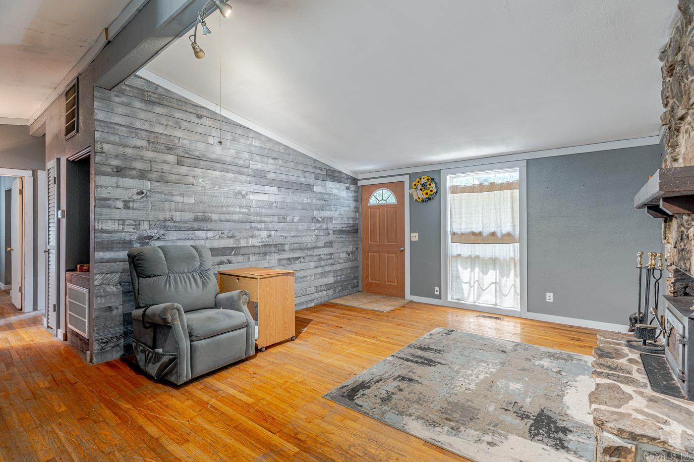 11 S Ontario Drive Property Photo 8