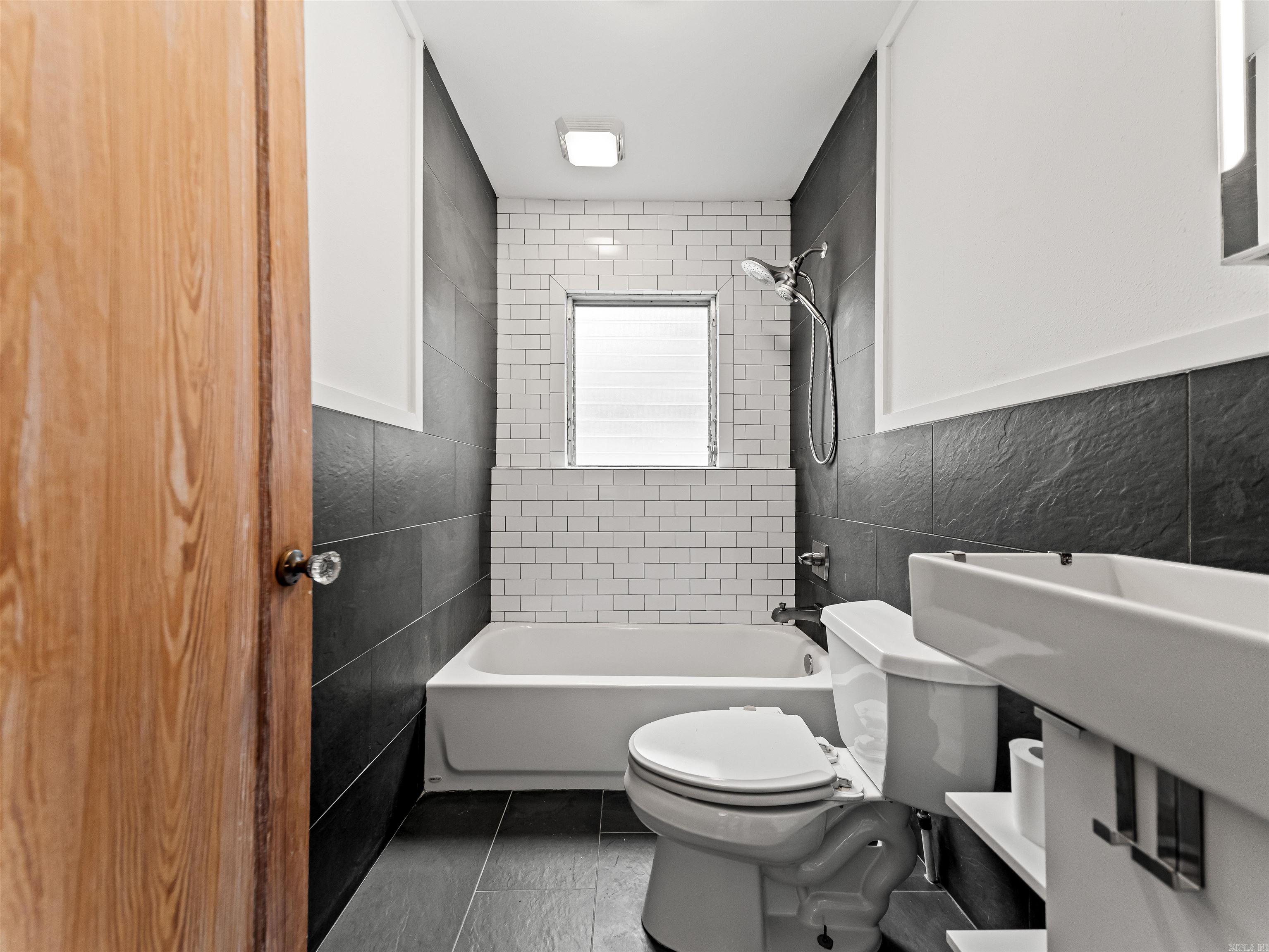111 Greenway Street Property Photo 14