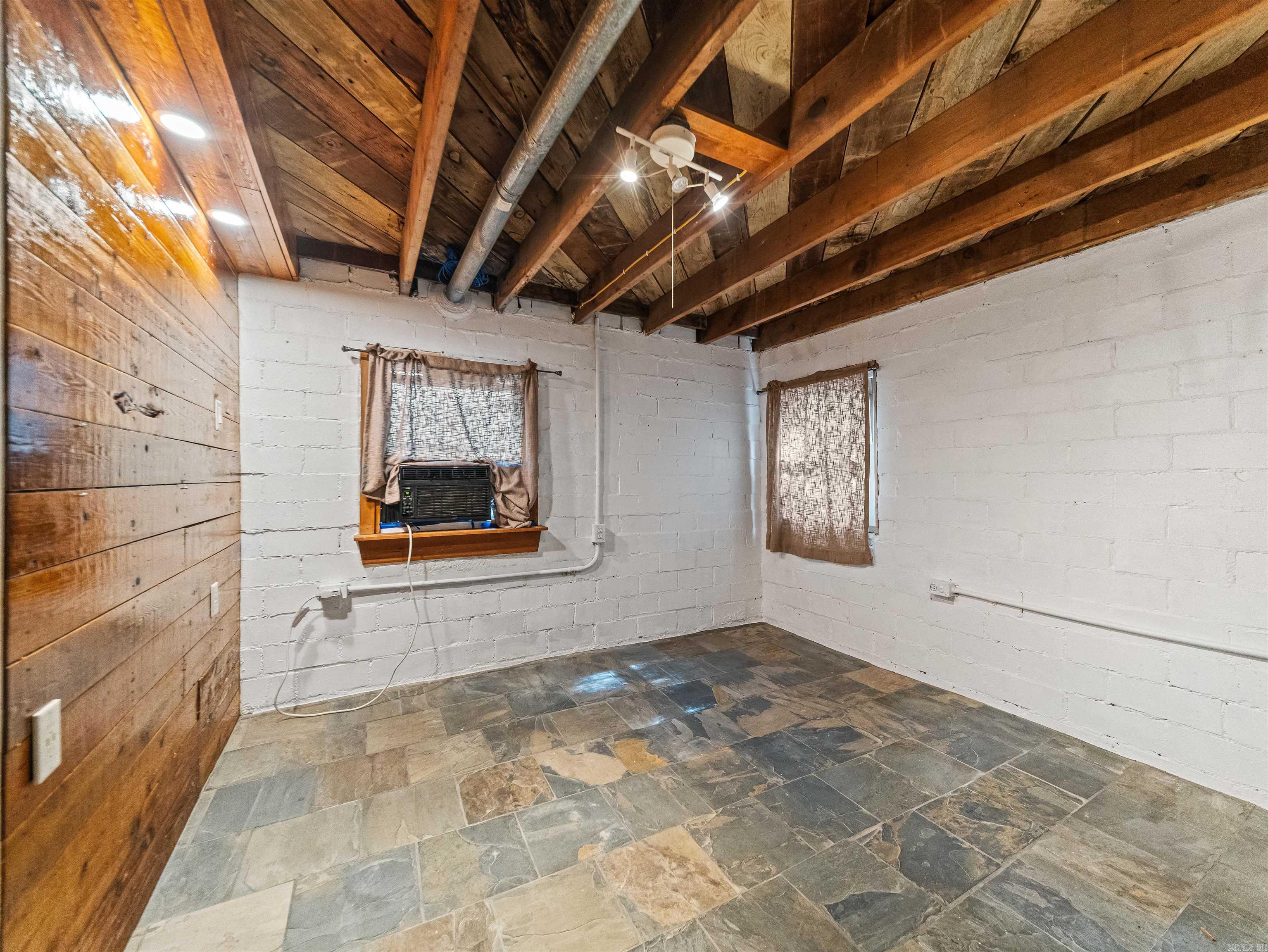 111 Greenway Street Property Photo 27