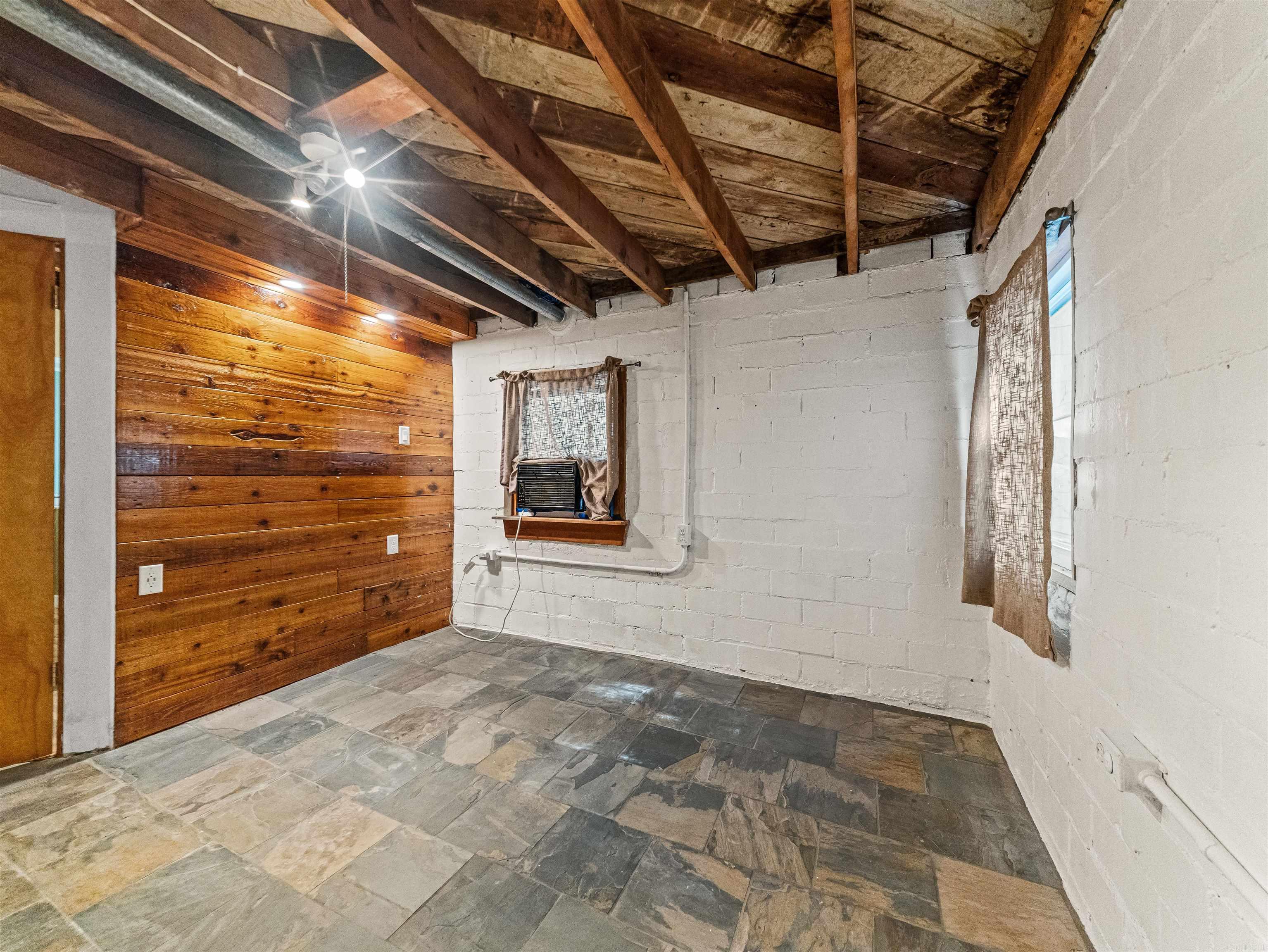 111 Greenway Street Property Photo 29