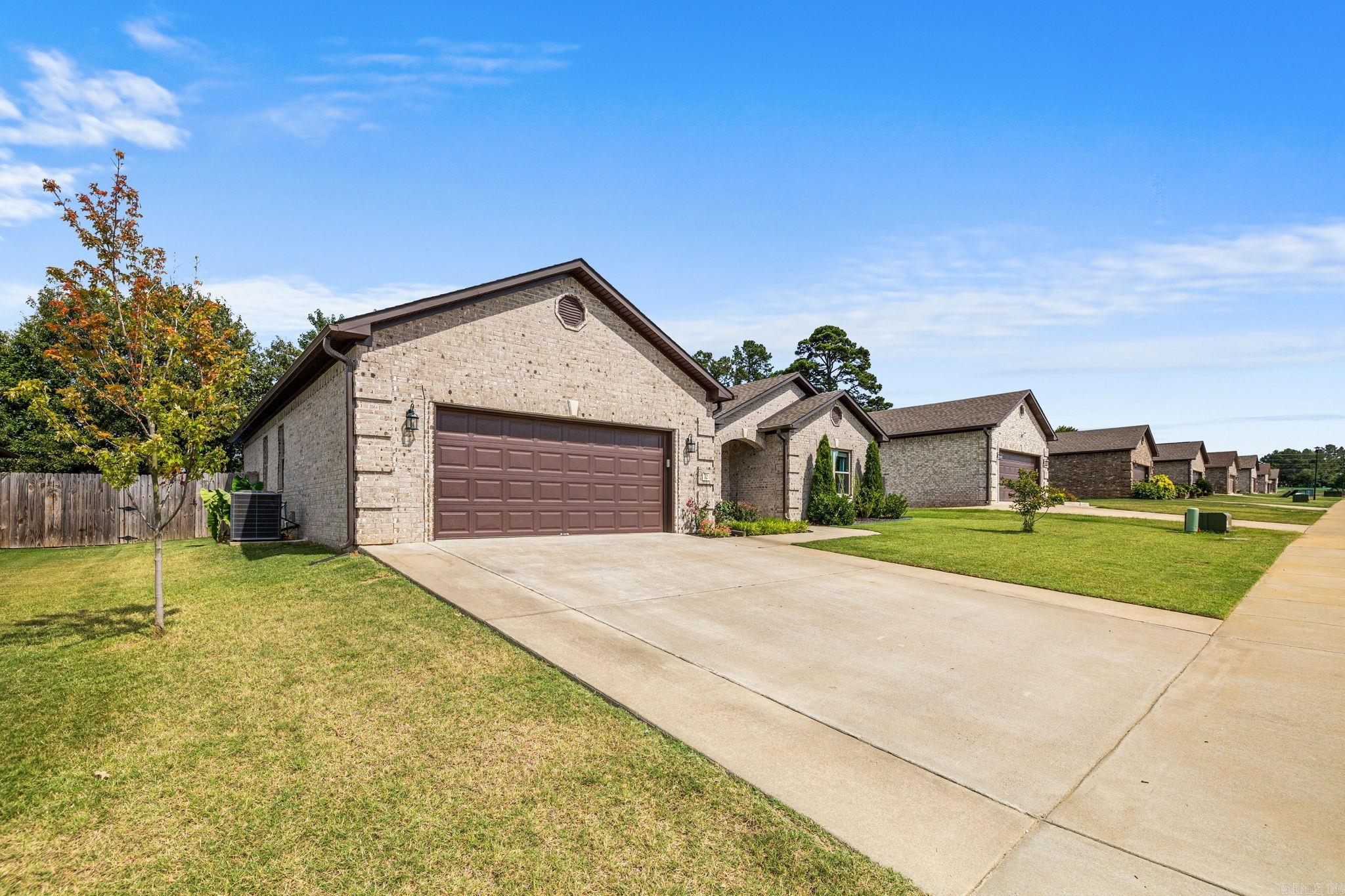 72 Cimarron Circle Property Photo 4
