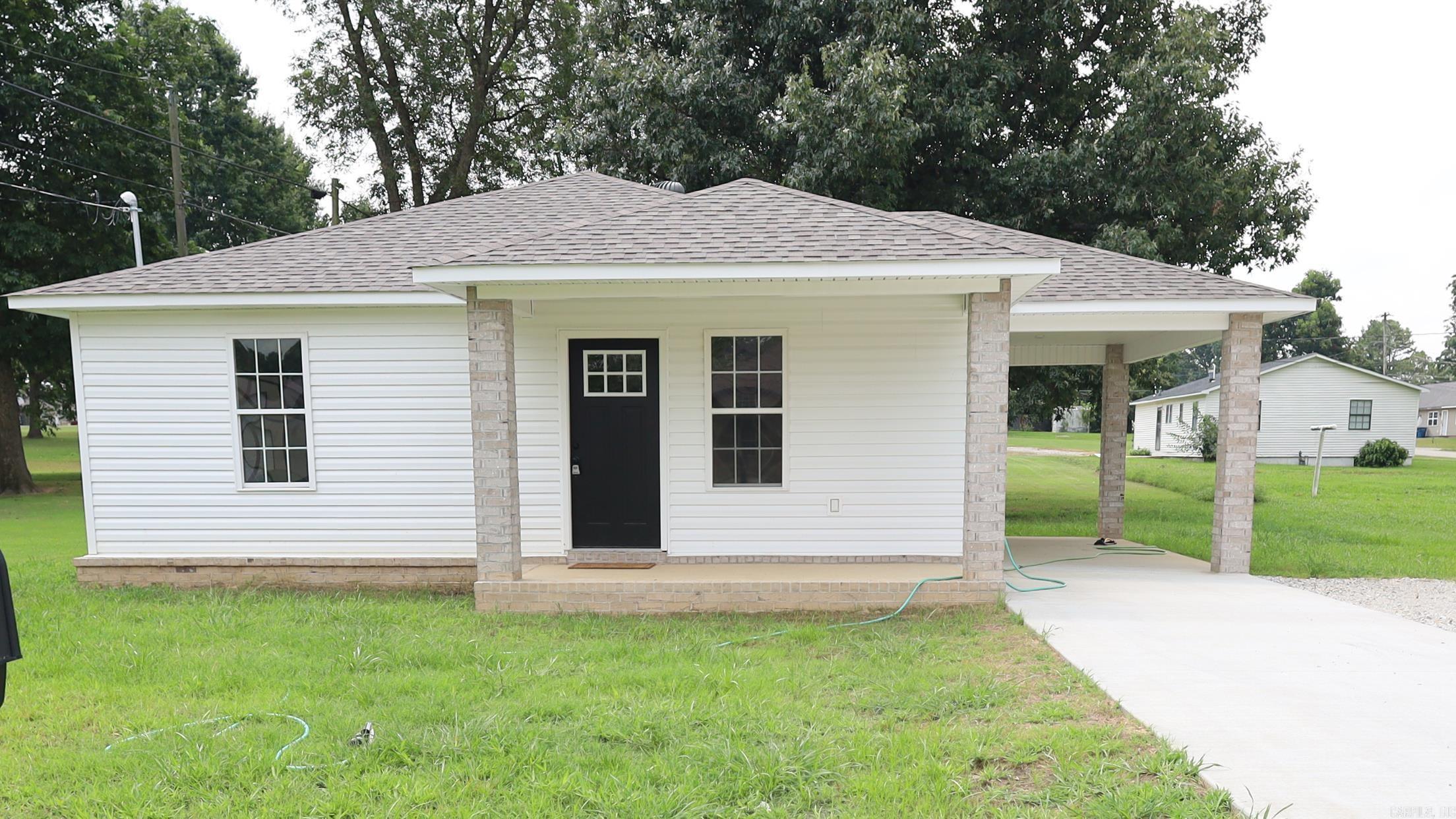 207 W Warner Drive Property Photo 1
