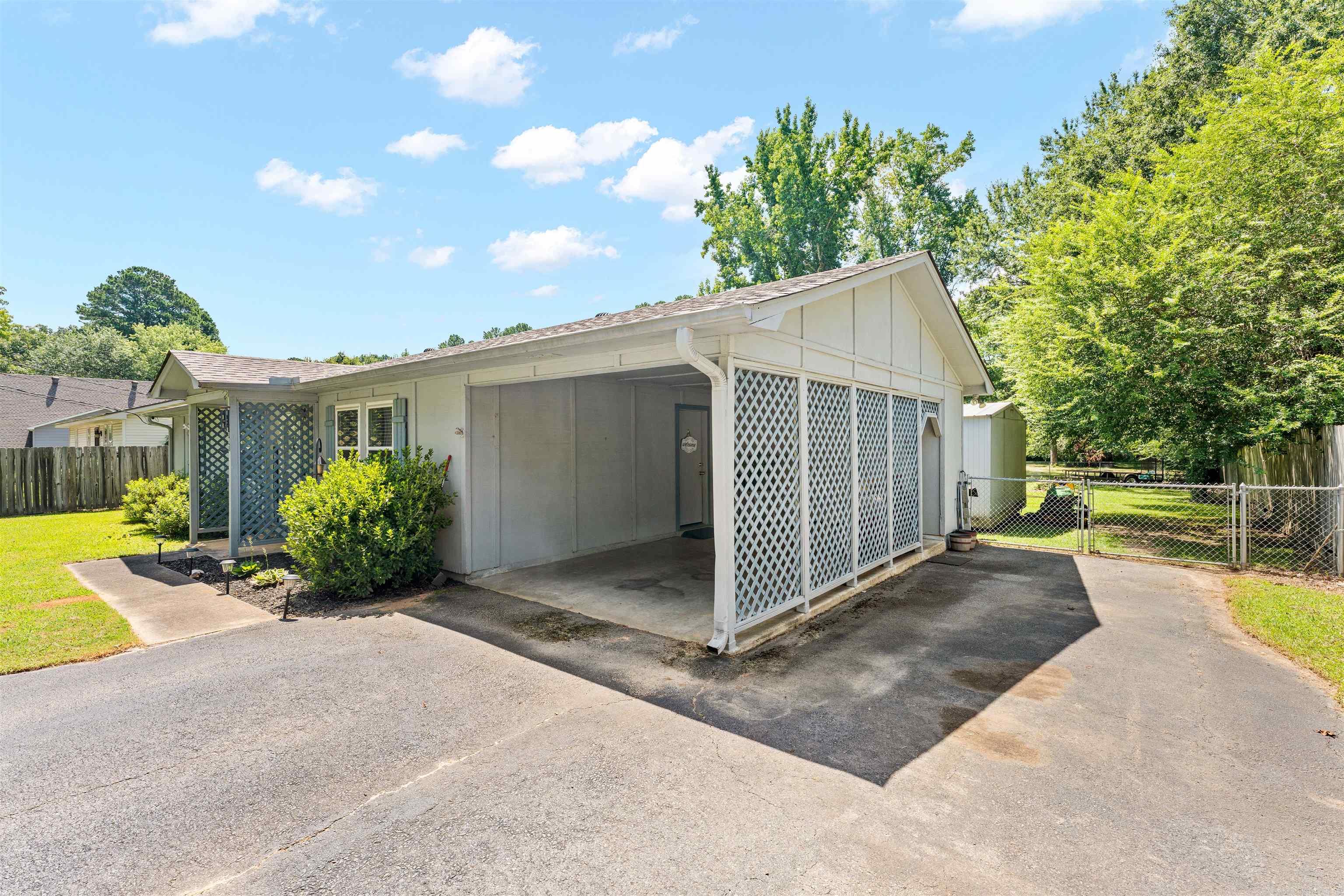 1107 Boone Road Property Photo 3