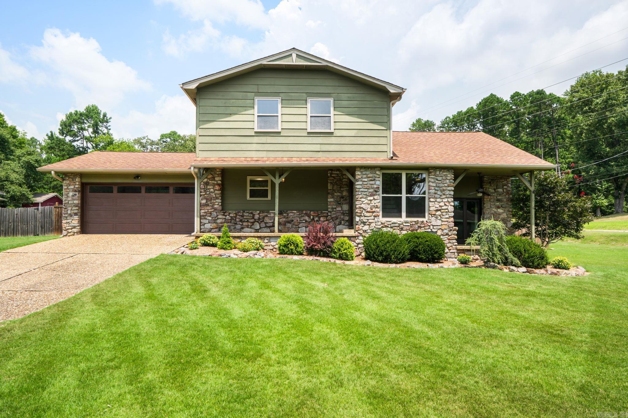 4 Manor Circle Property Photo 1
