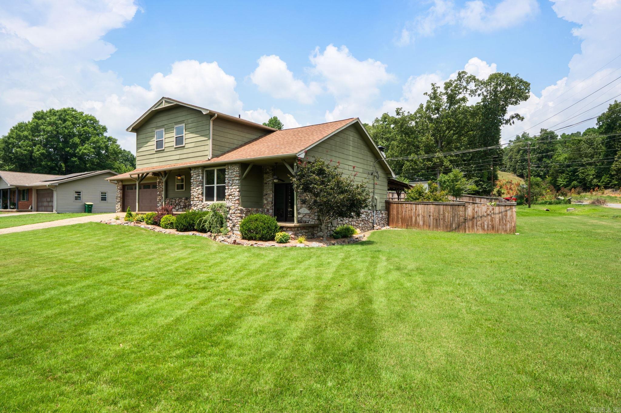 4 Manor Circle Property Photo 2