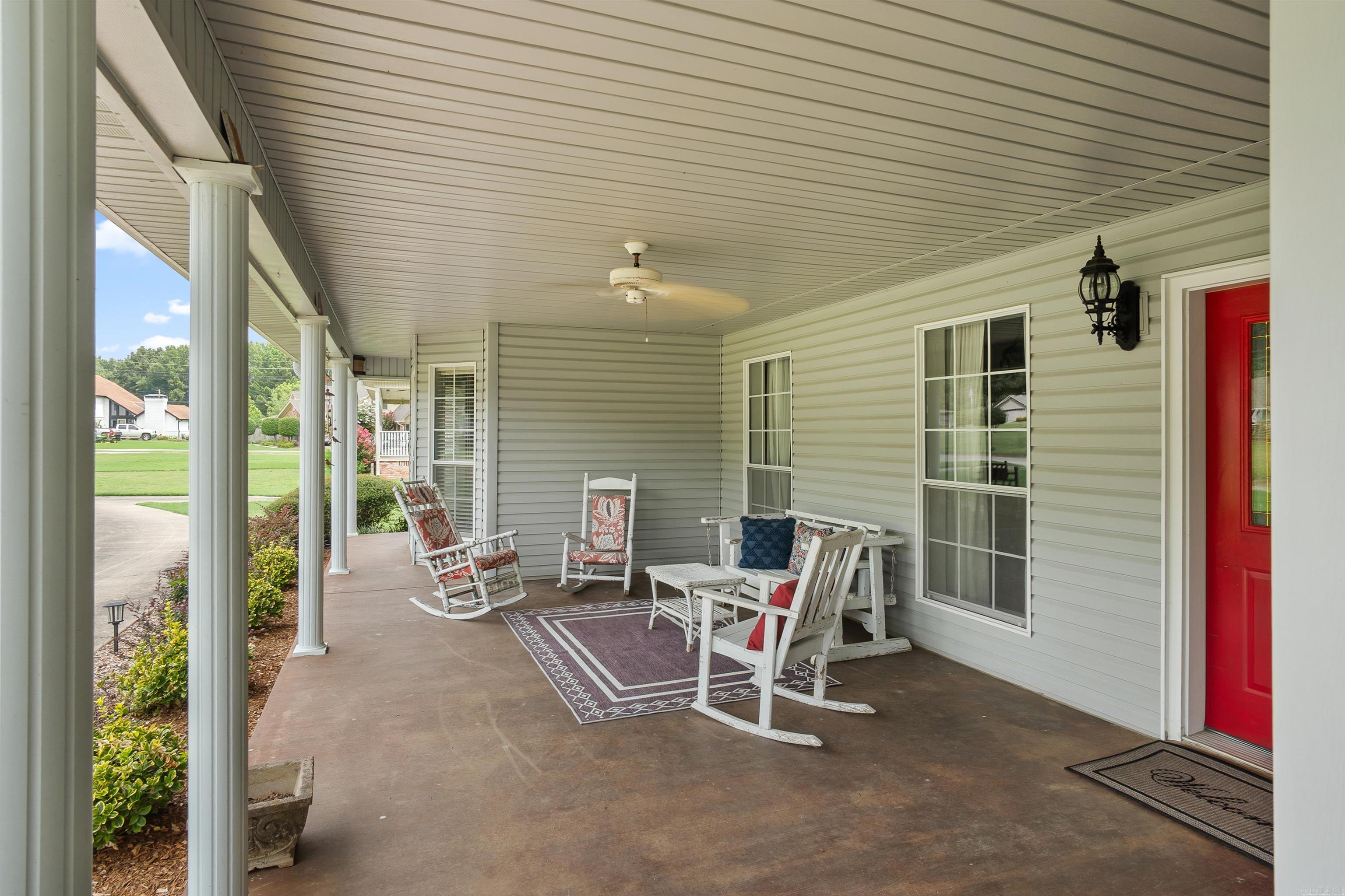 34 Fairway Dr Property Photo 3