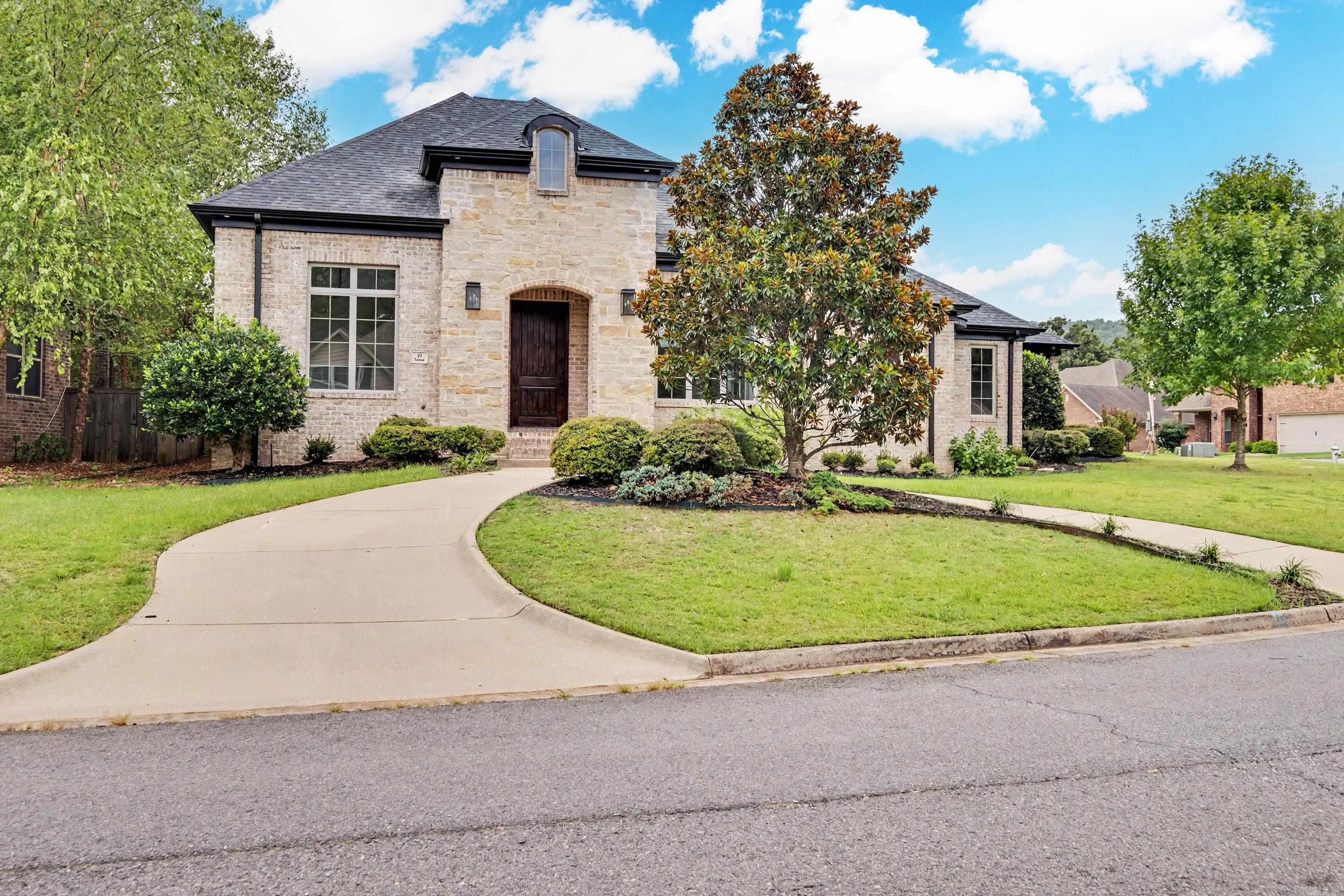 19 Tournay Circle Property Photo 1