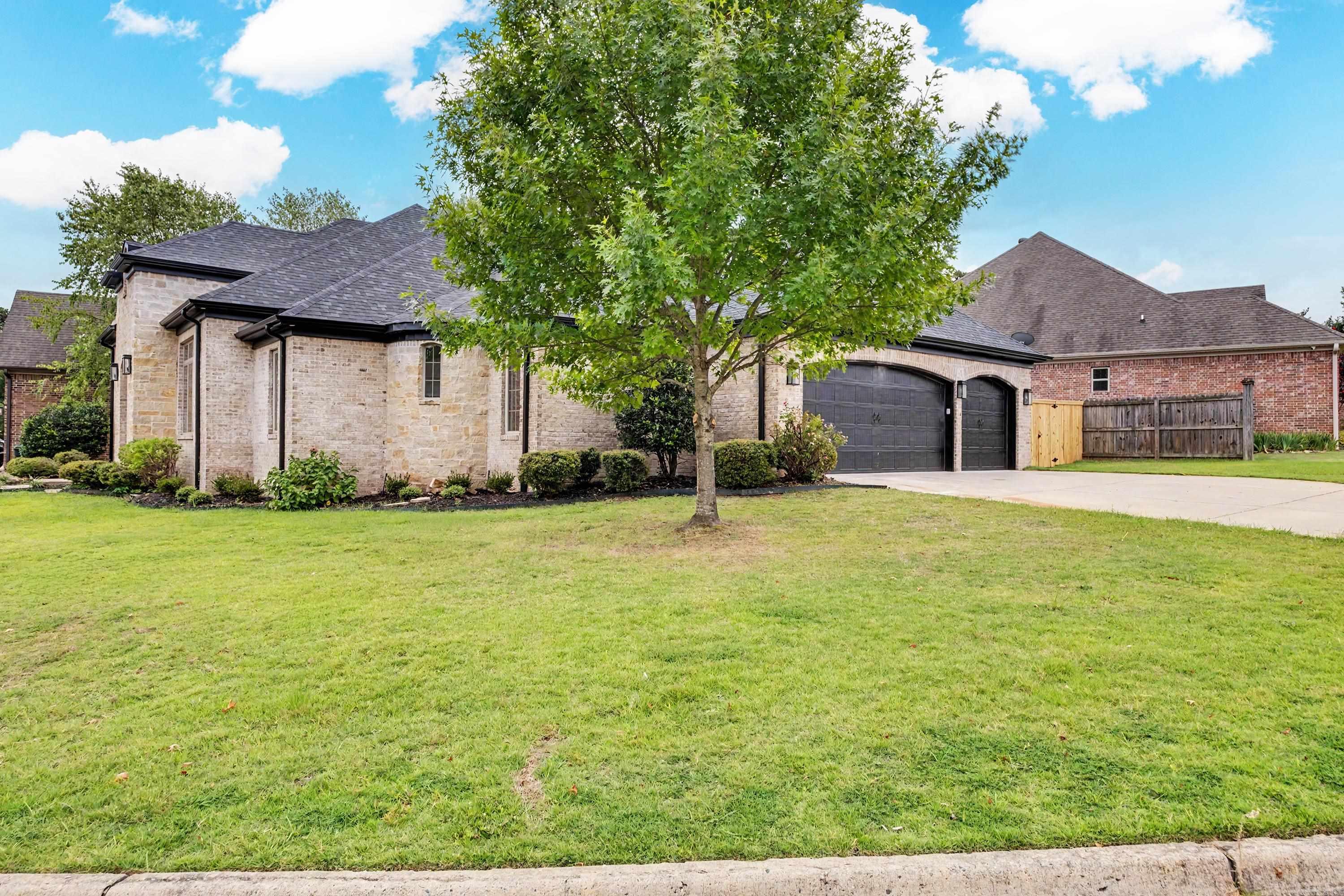 19 Tournay Circle Property Photo 2