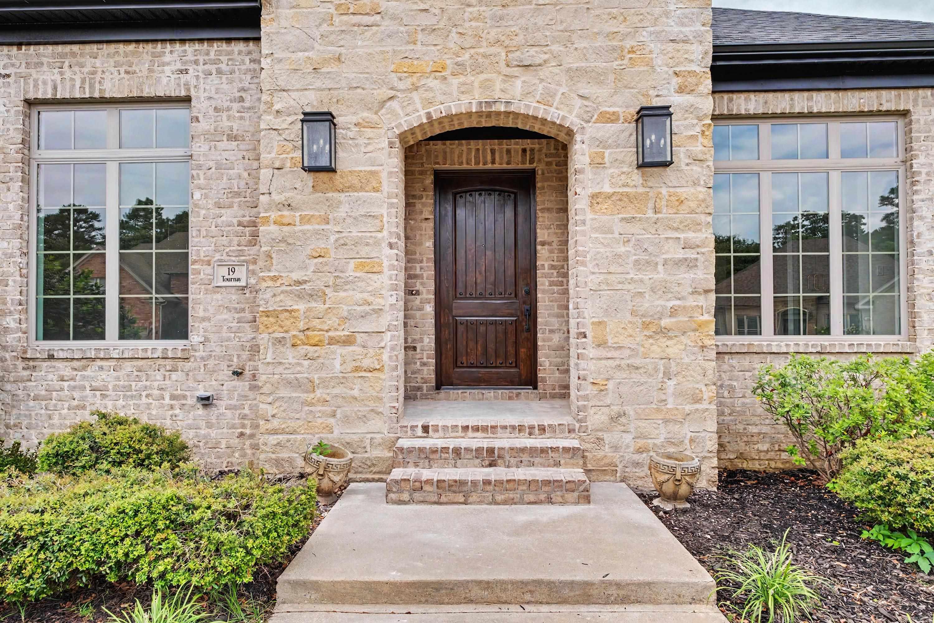 19 Tournay Circle Property Photo 4