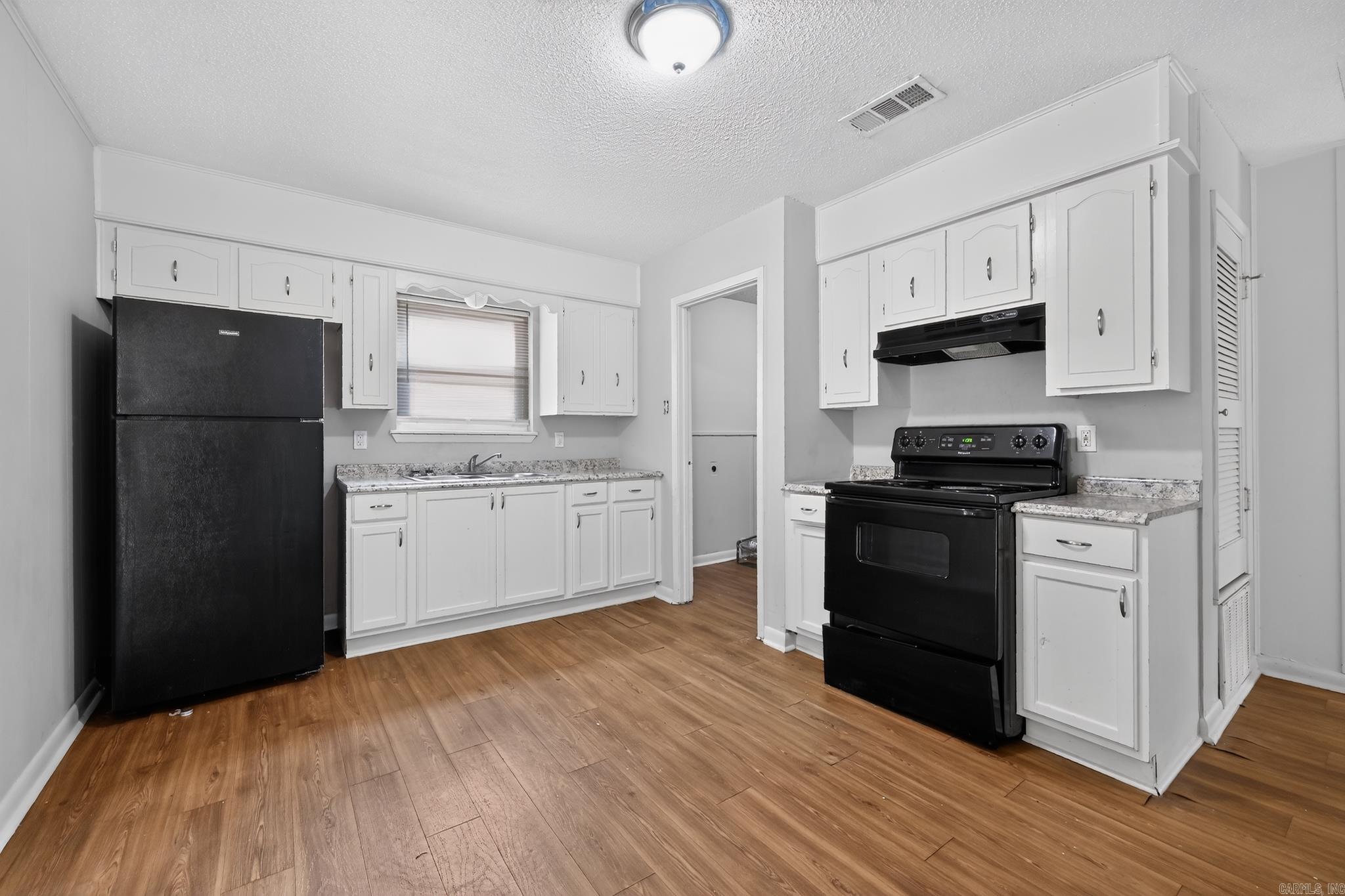 408 Overland Trail Property Photo 16