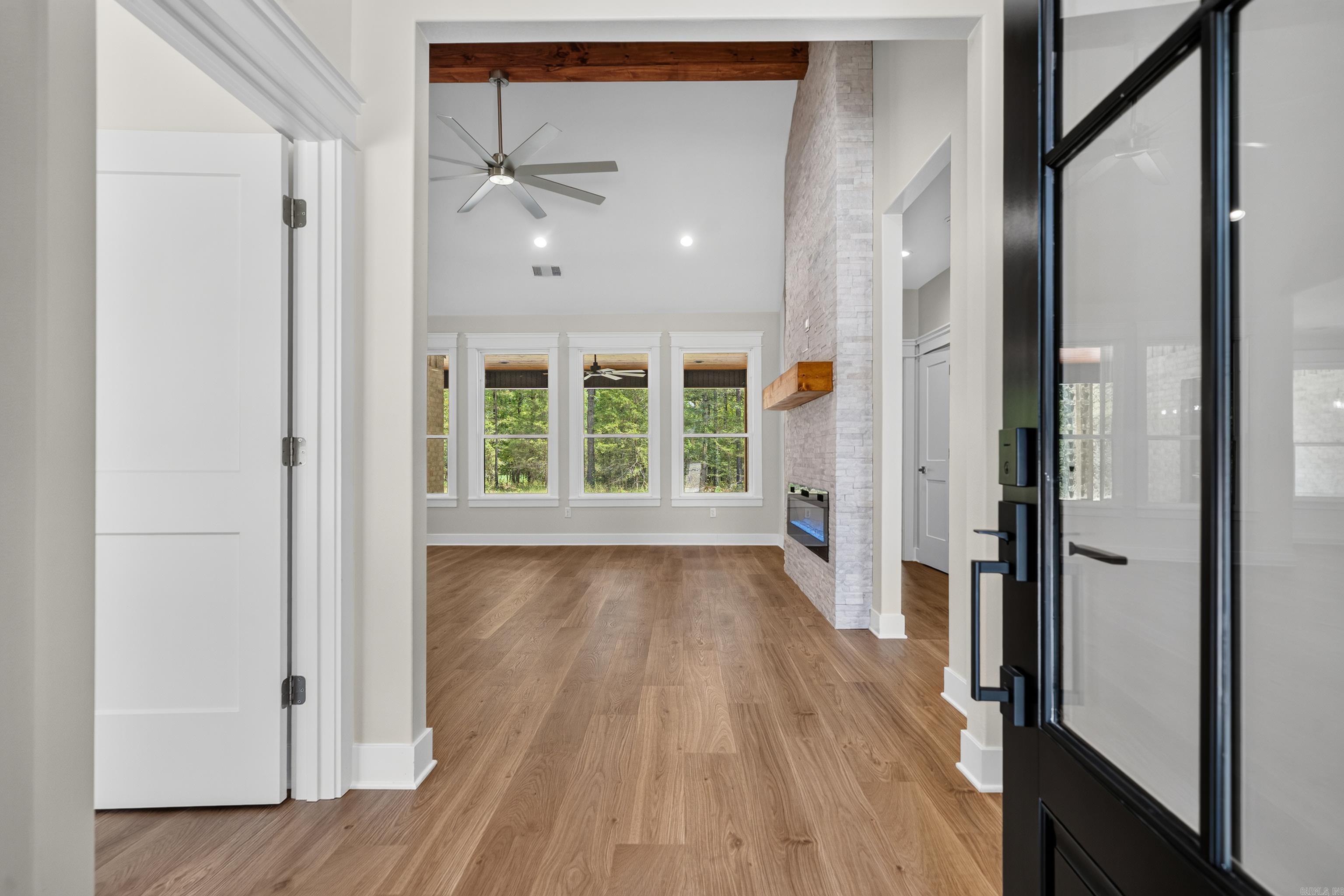 123 Elcano Property Photo 7