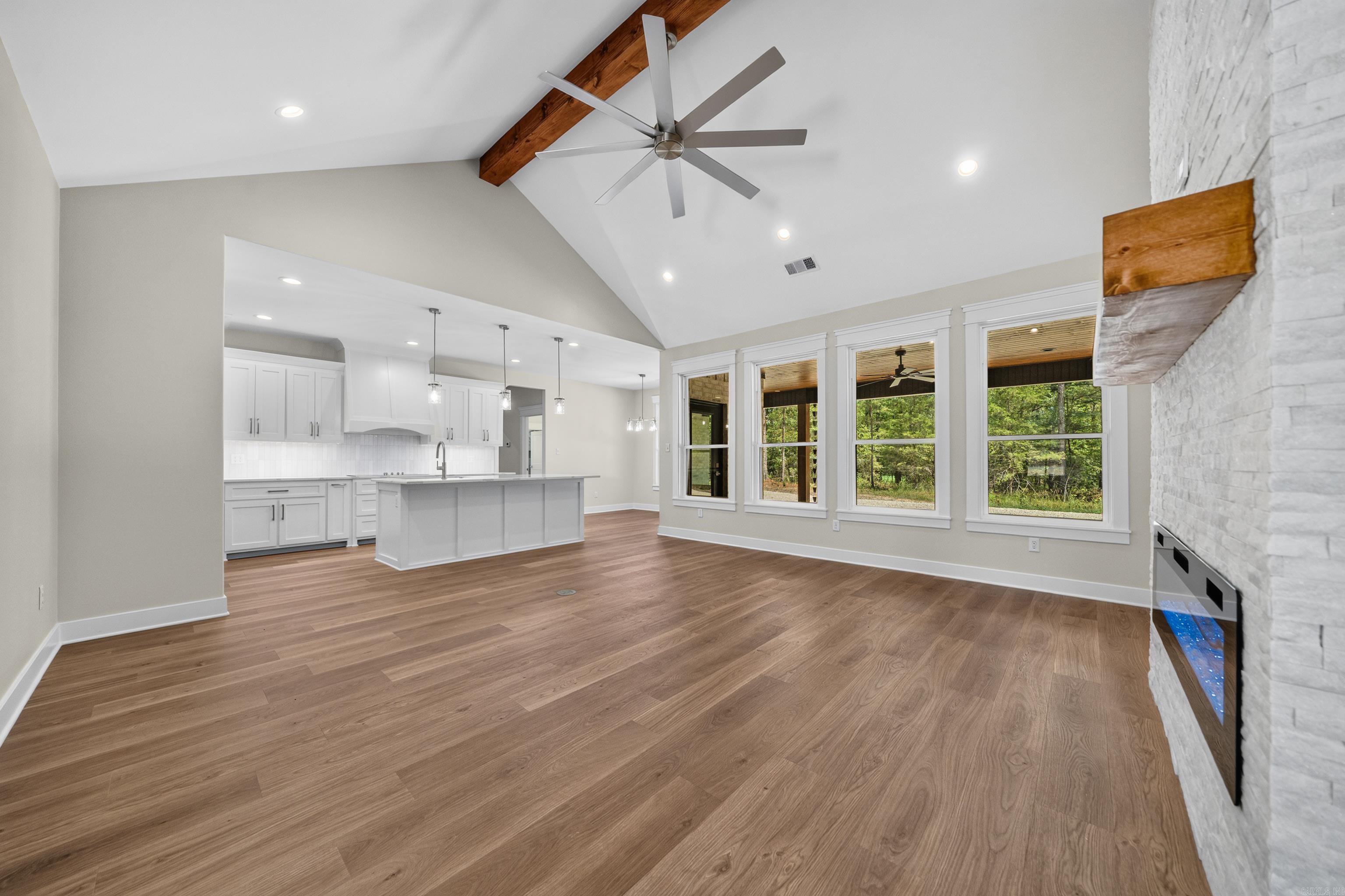 123 Elcano Property Photo 8