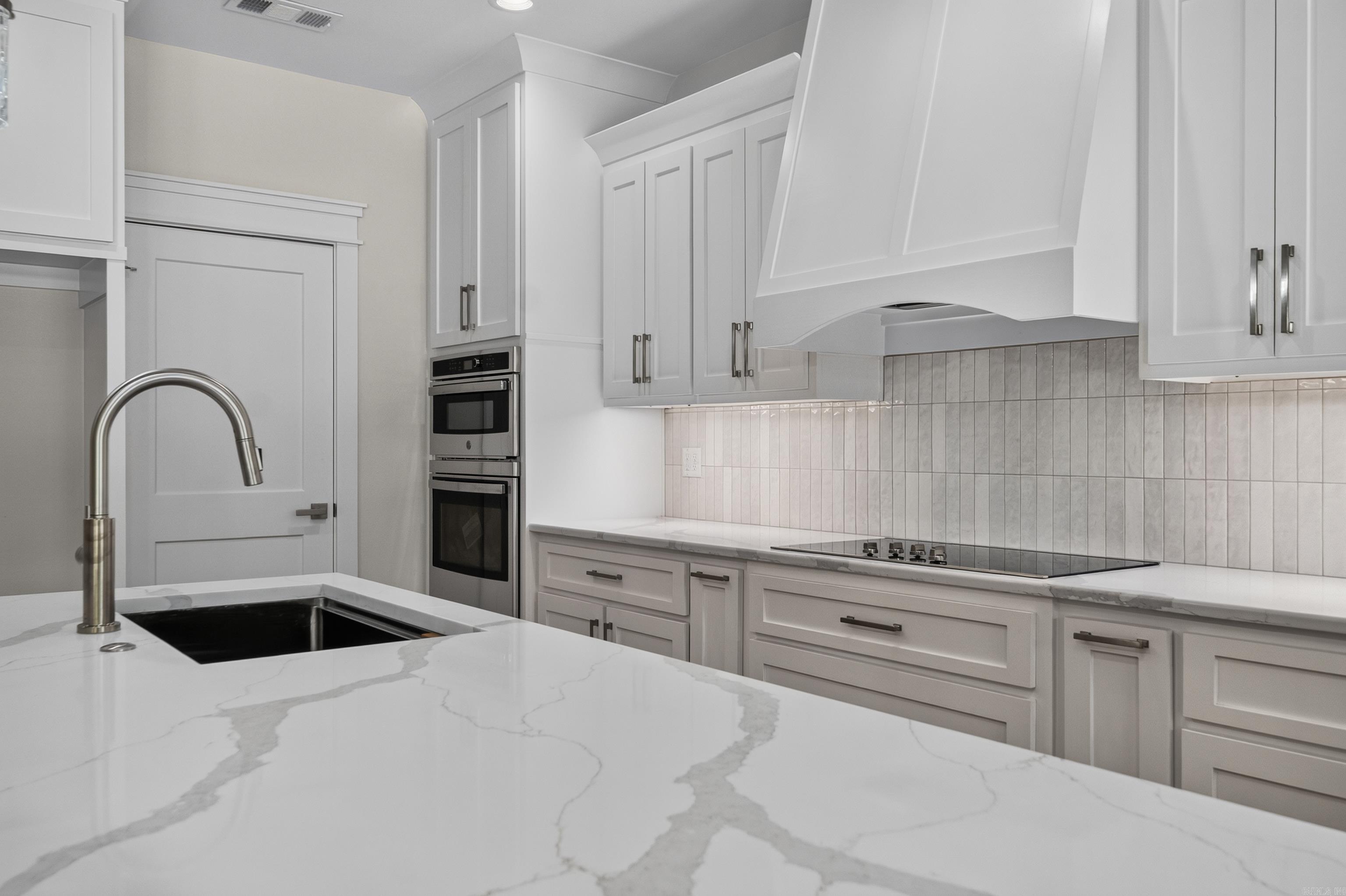 123 Elcano Property Photo 20