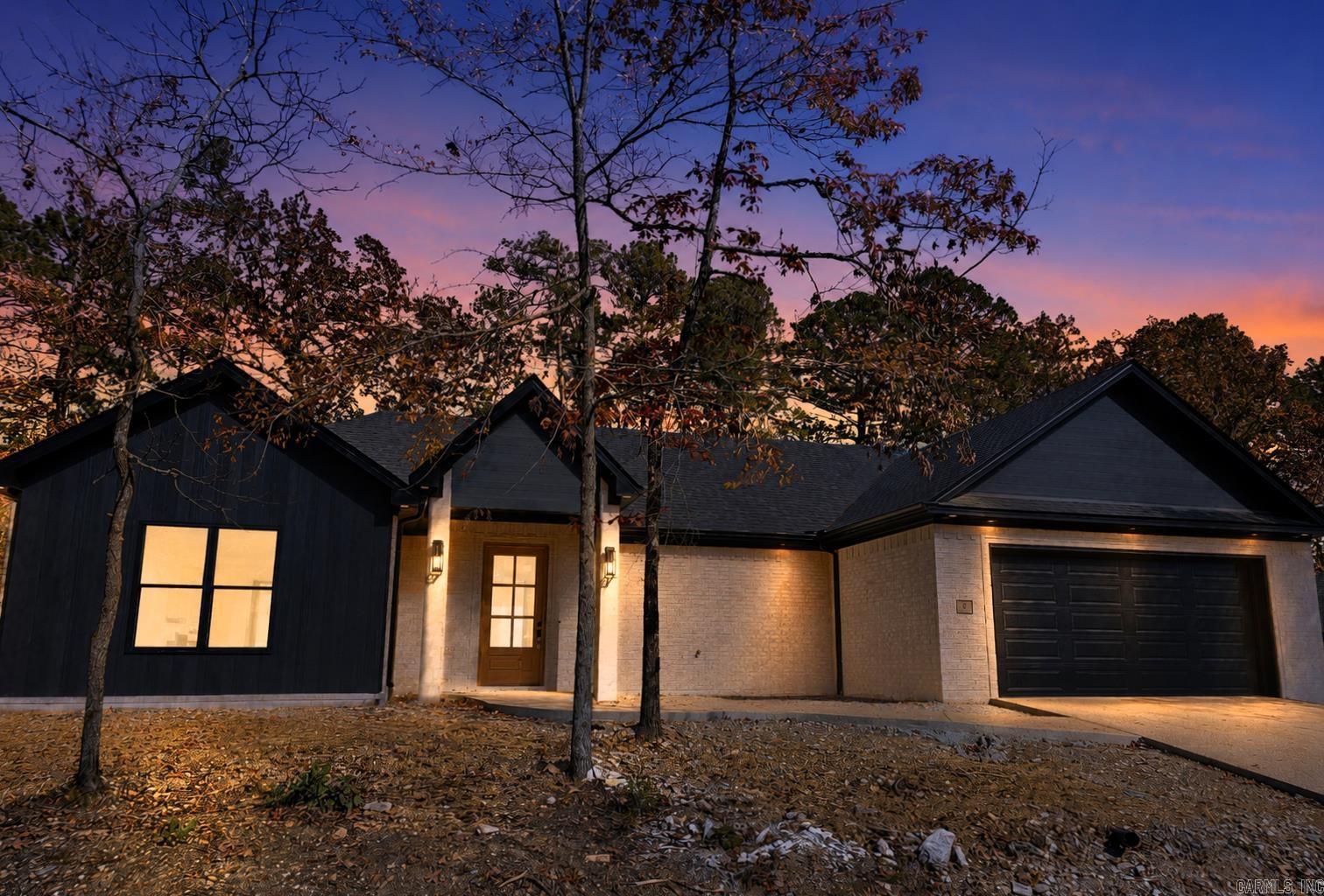 8 Acambaro Place Property Photo 2