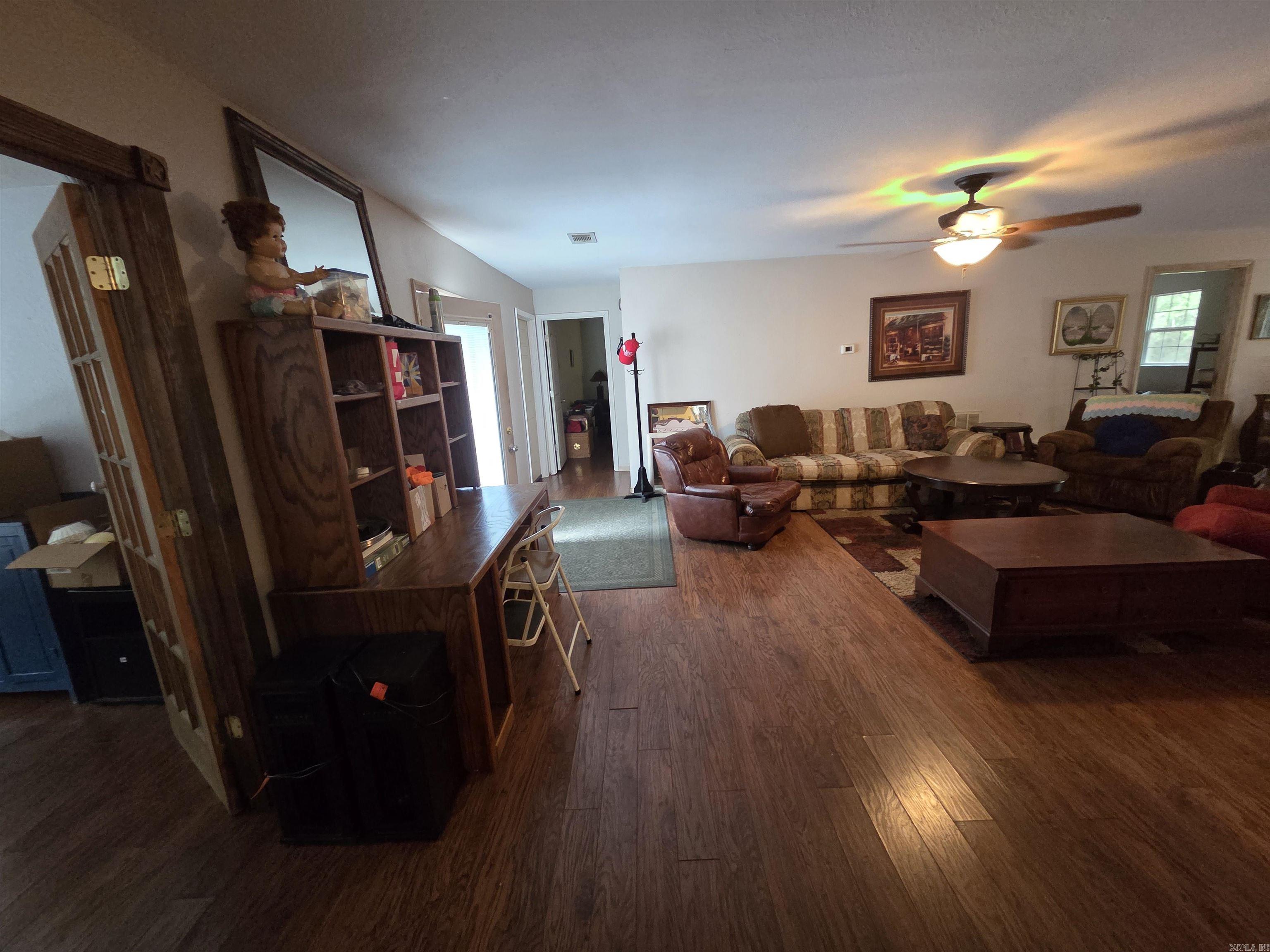 3810 E 6th Street Property Photo 5