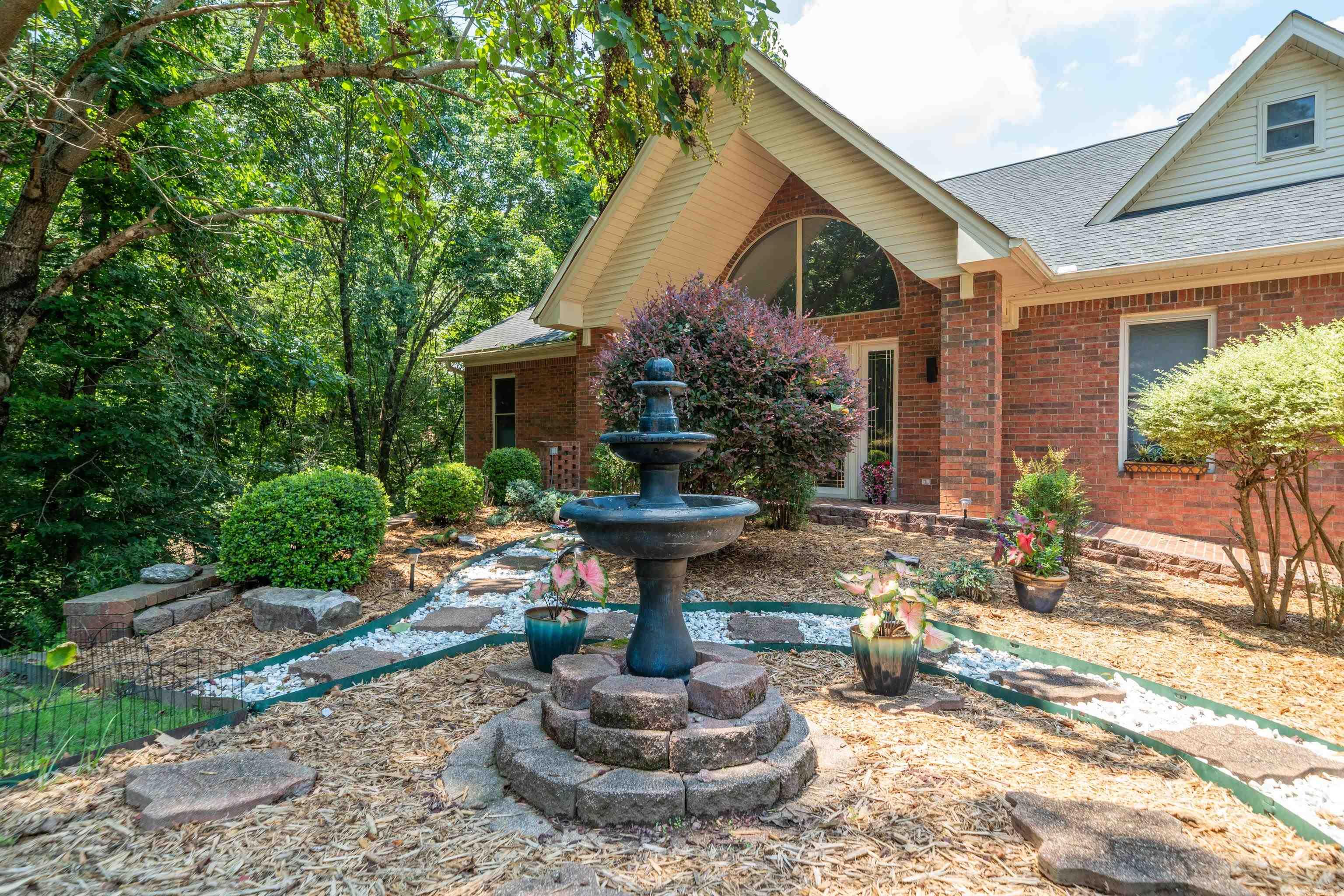 139 Waterfront Court Property Photo 3