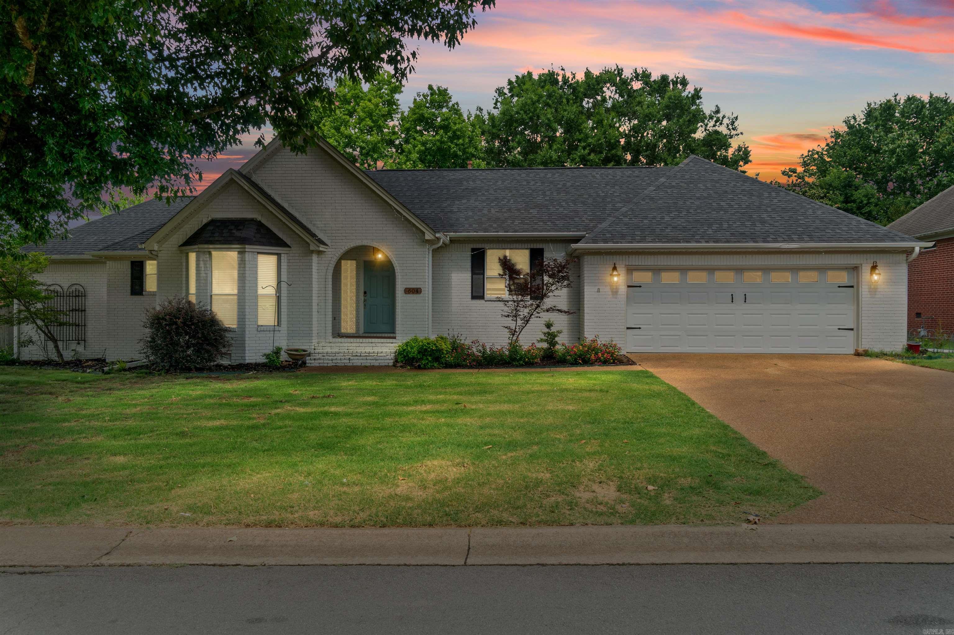 604 Pin Oak Dr Property Photo 1